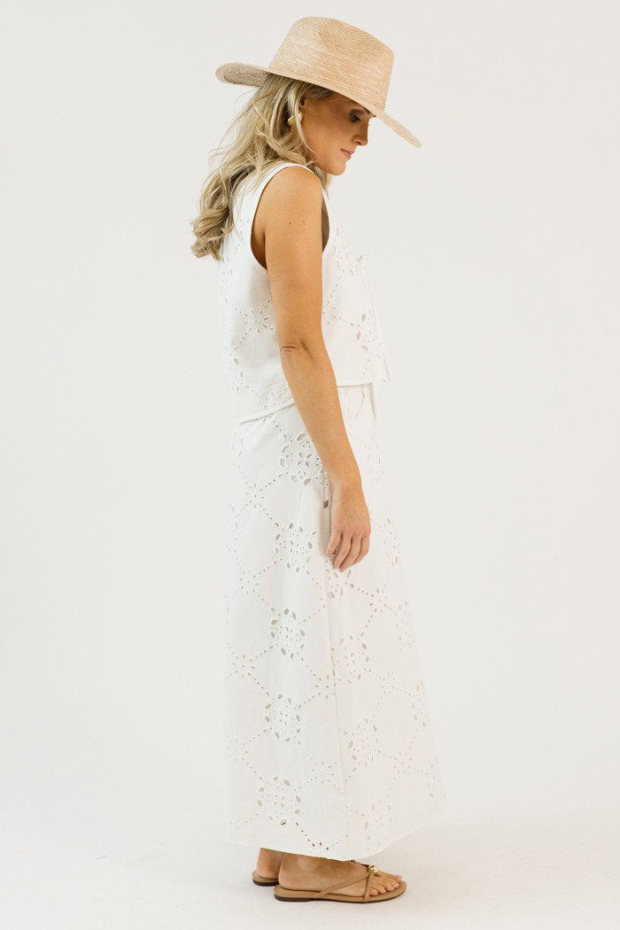 Whiteout Eyelet Set