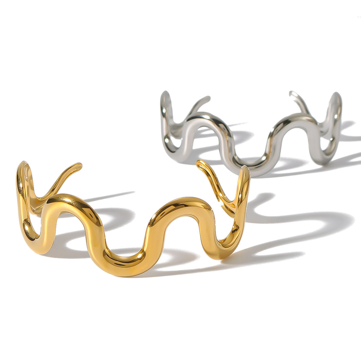 Luxurious Classic Style Commute Wavy Solid Color 304 Stainless Steel 18K Gold Plated Bangle In Bulk