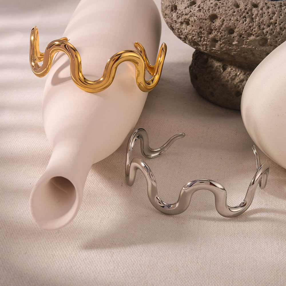 Luxurious Classic Style Commute Wavy Solid Color 304 Stainless Steel 18K Gold Plated Bangle In Bulk