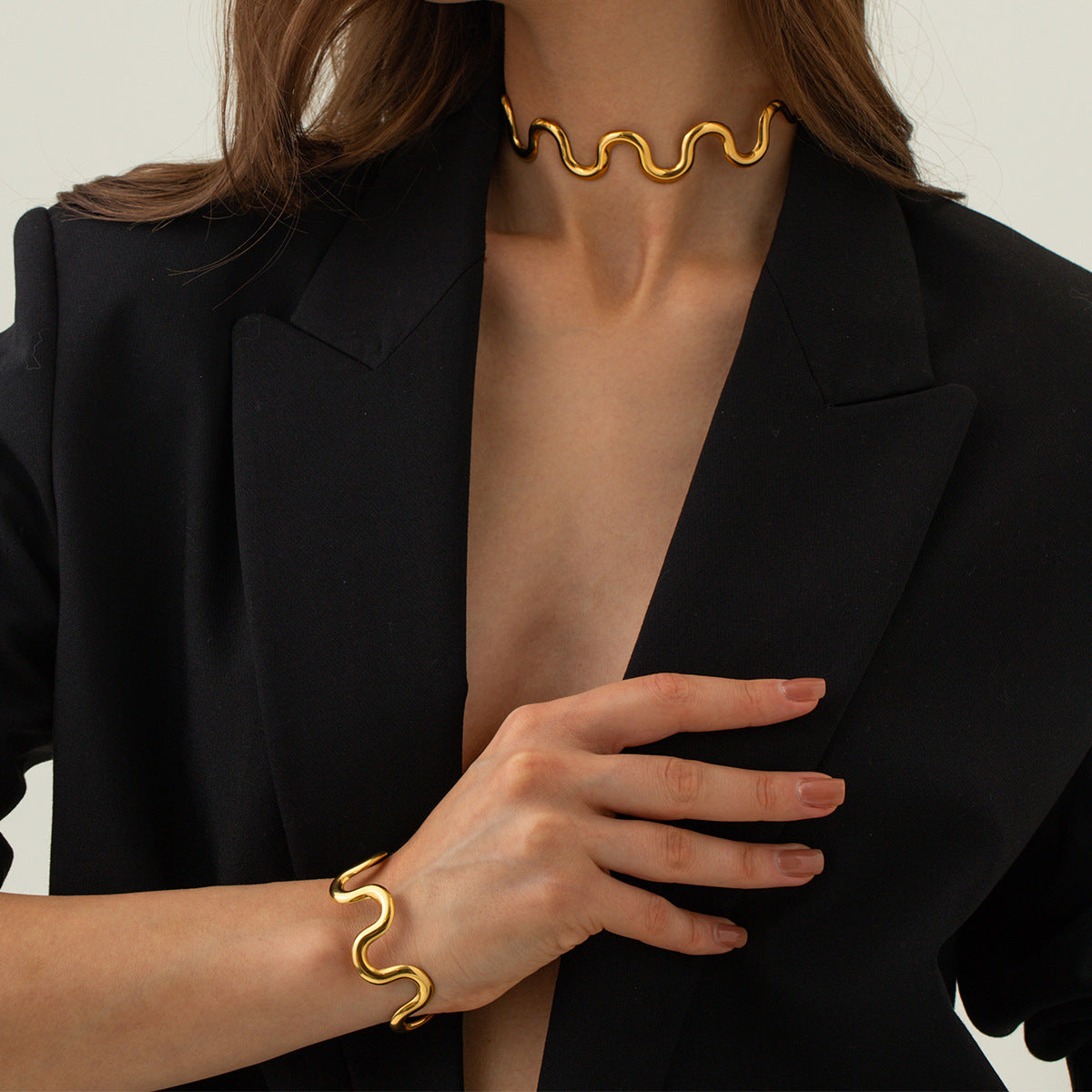 Luxurious Classic Style Commute Wavy Solid Color 304 Stainless Steel 18K Gold Plated Bangle In Bulk
