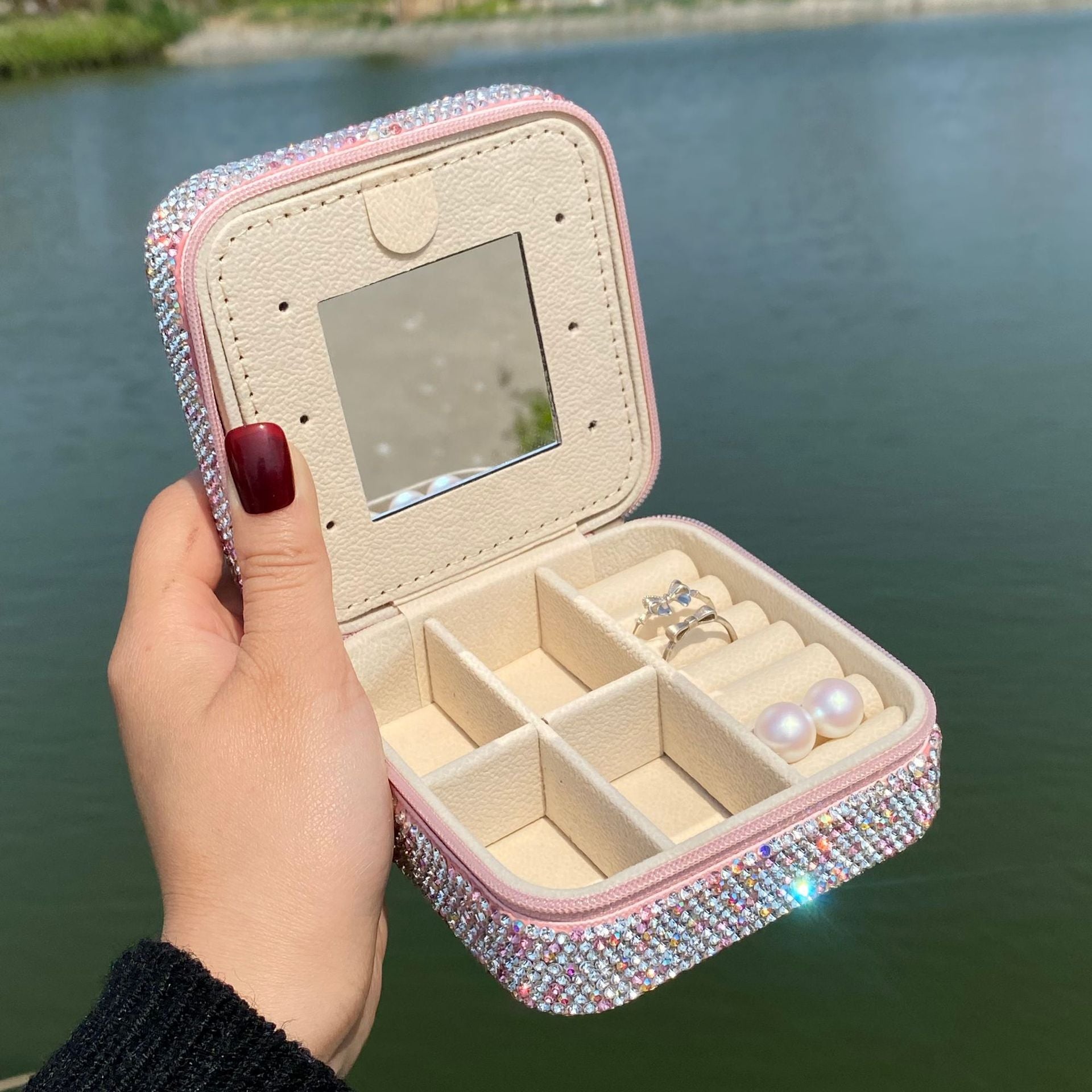 Glittery Jewelry Box Made Of Leather, Stylish And Durable Storage Solution