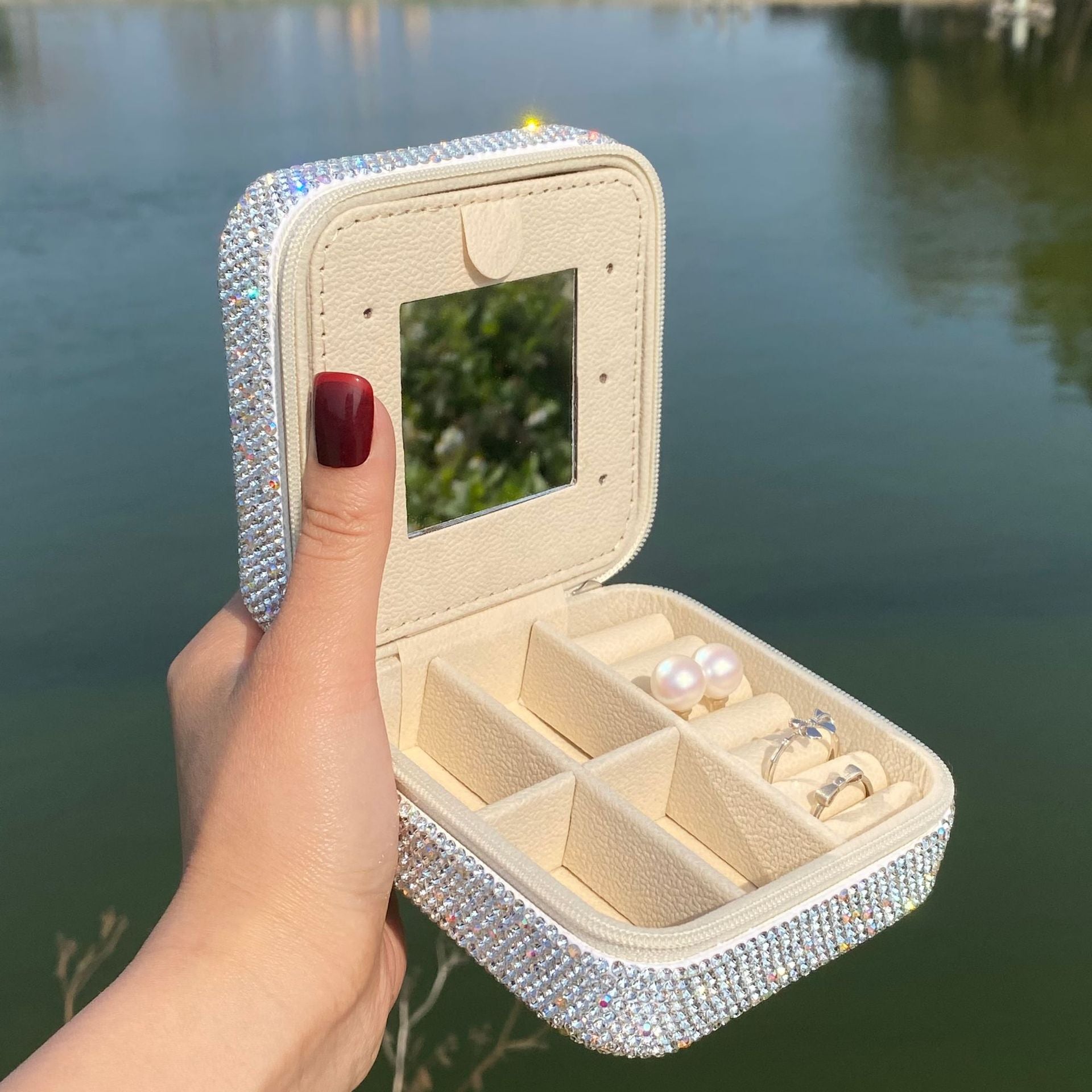 Glittery Jewelry Box Made Of Leather, Stylish And Durable Storage Solution