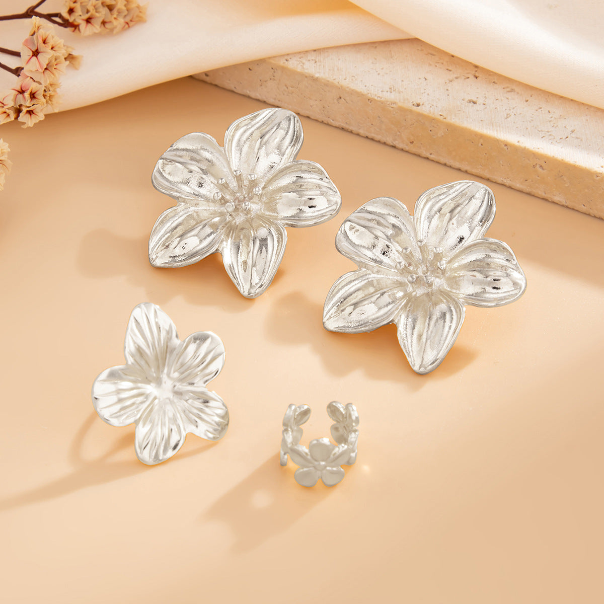 Exaggerated Gold Star Clip Earrings For Women In Alloy, Perfect For Beach Wear