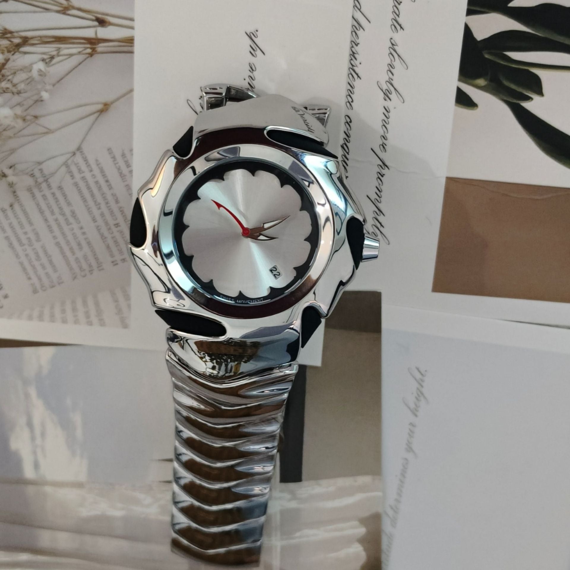 New Retro Fashionable Men's Quartz Watch Novelty Shape Personalized Design Popular Model High End Alloy Strap Round Dial Wristwatch