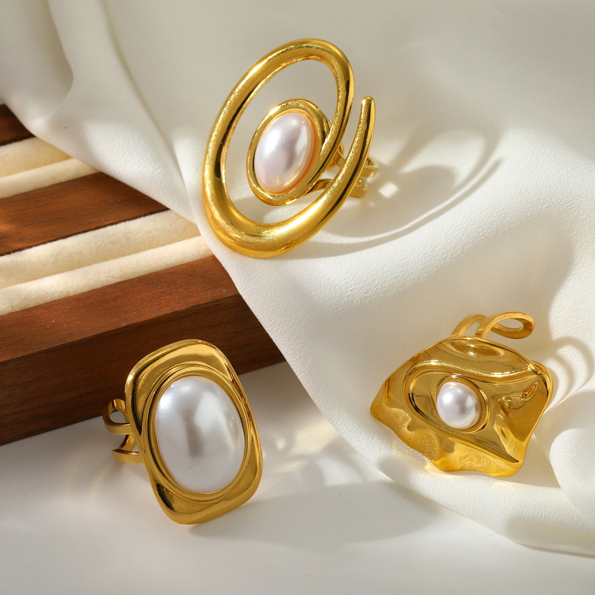 Elegant Open Ring Geometric Pattern Vacuum Plated 18K Stainless Steel Imitation Pearl Round Shape Fashionable Jewelry For Women