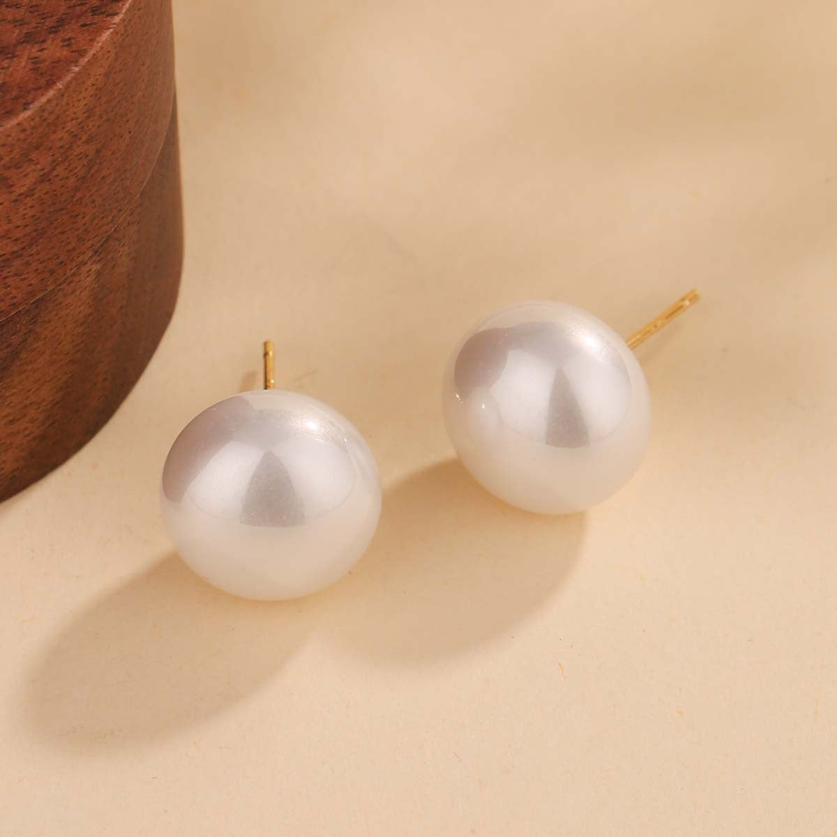 Elegant Simple White Pearl Ear Rings For Women French Style Fashionable Versatile Jewelry Geometric Pattern Round Electroplated
