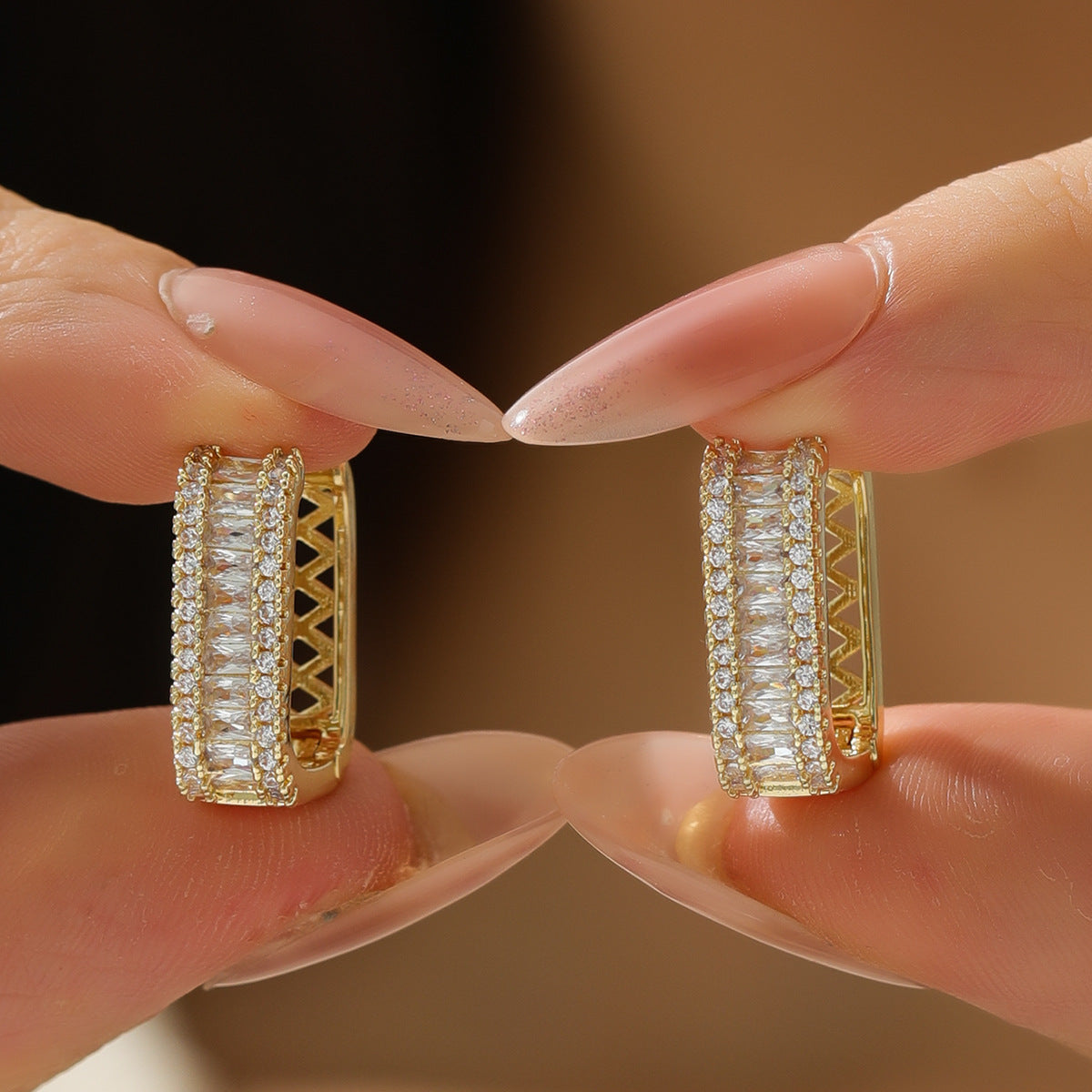 Elegant Hollow Out Geometric Copper Zirconia Micro-Set Ear Cuffs Fashionable Luxury Women's Jewelry Ear Rings OL Style