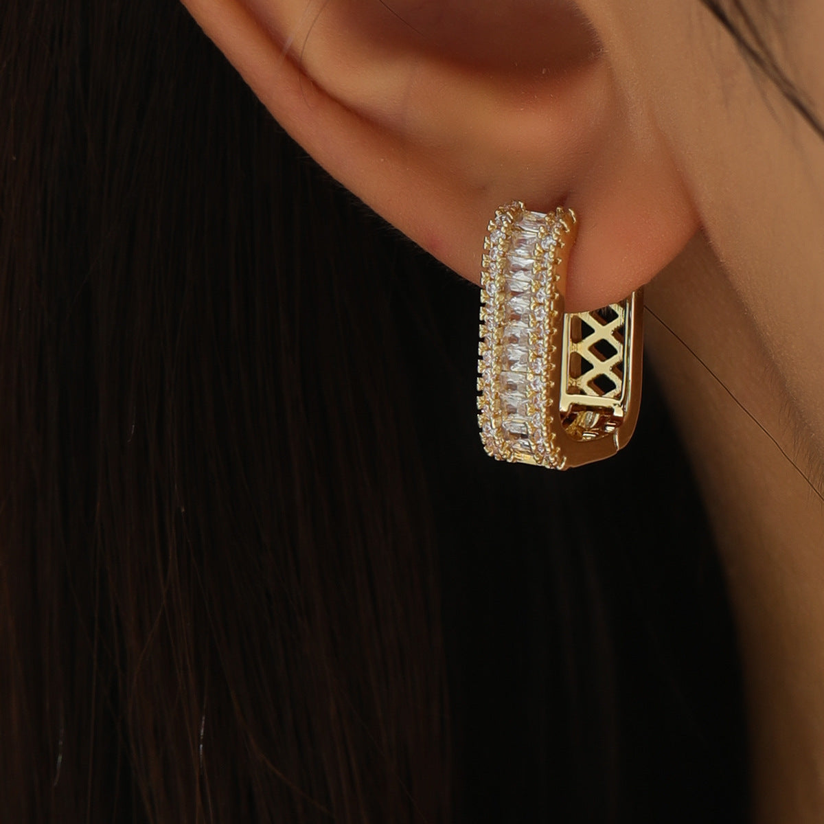 Elegant Hollow Out Geometric Copper Zirconia Micro-Set Ear Cuffs Fashionable Luxury Women's Jewelry Ear Rings OL Style
