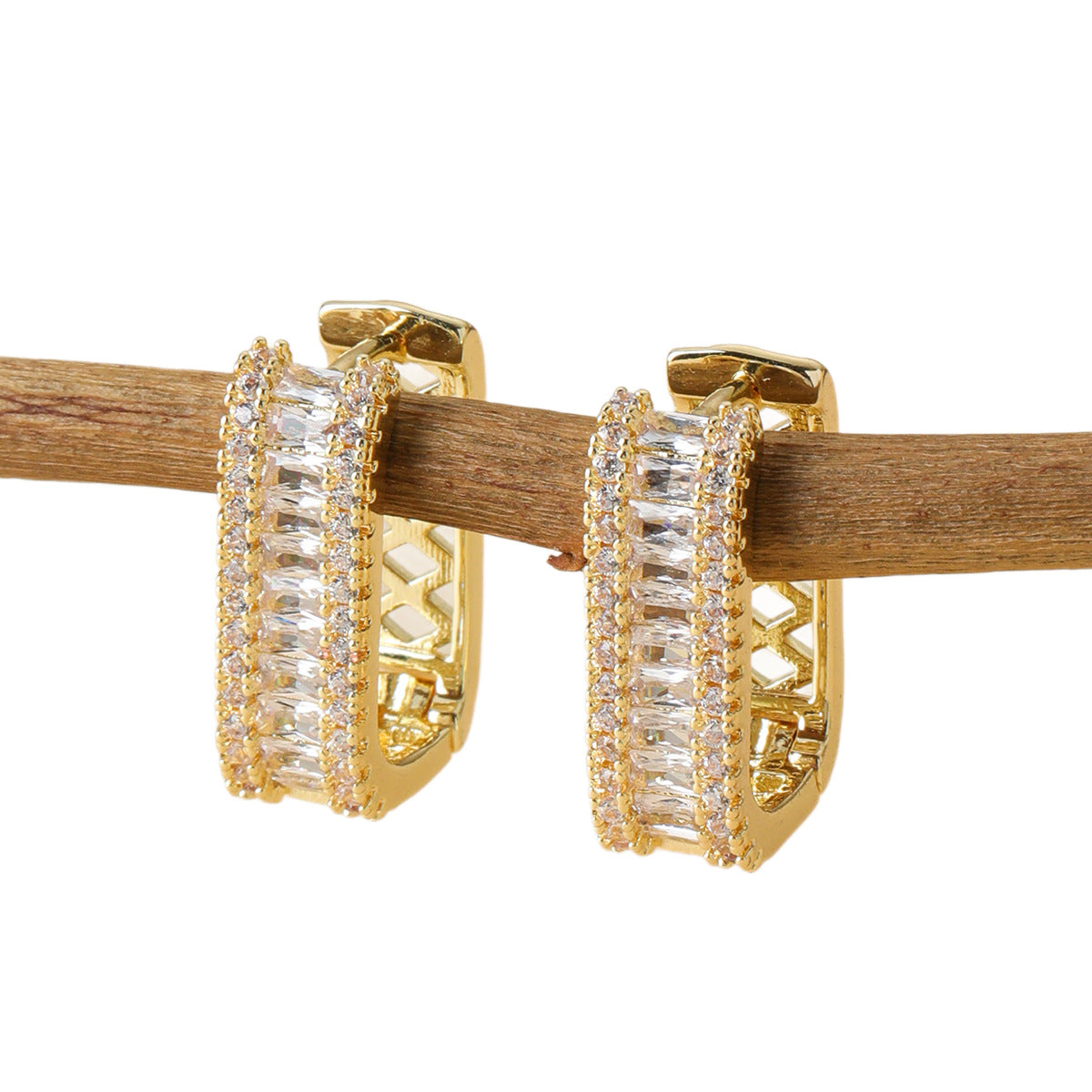 Elegant Hollow Out Geometric Copper Zirconia Micro-Set Ear Cuffs Fashionable Luxury Women's Jewelry Ear Rings OL Style