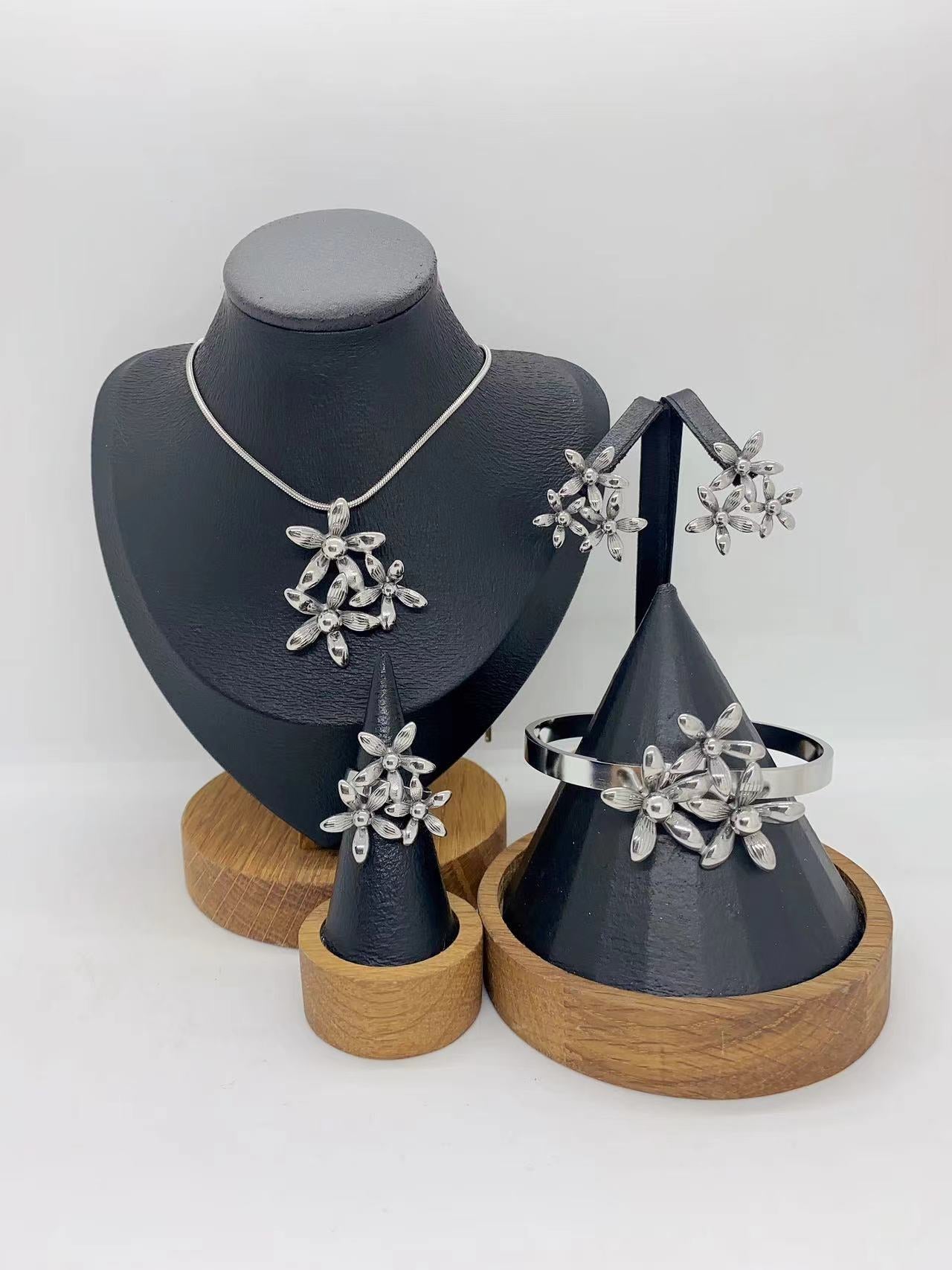Fashion Trend Ins Style 304 Stainless Steel Vacuum Electroplated Embossed Multi-Flower Earrings Ring Bracelet Necklace Jewelry Set
