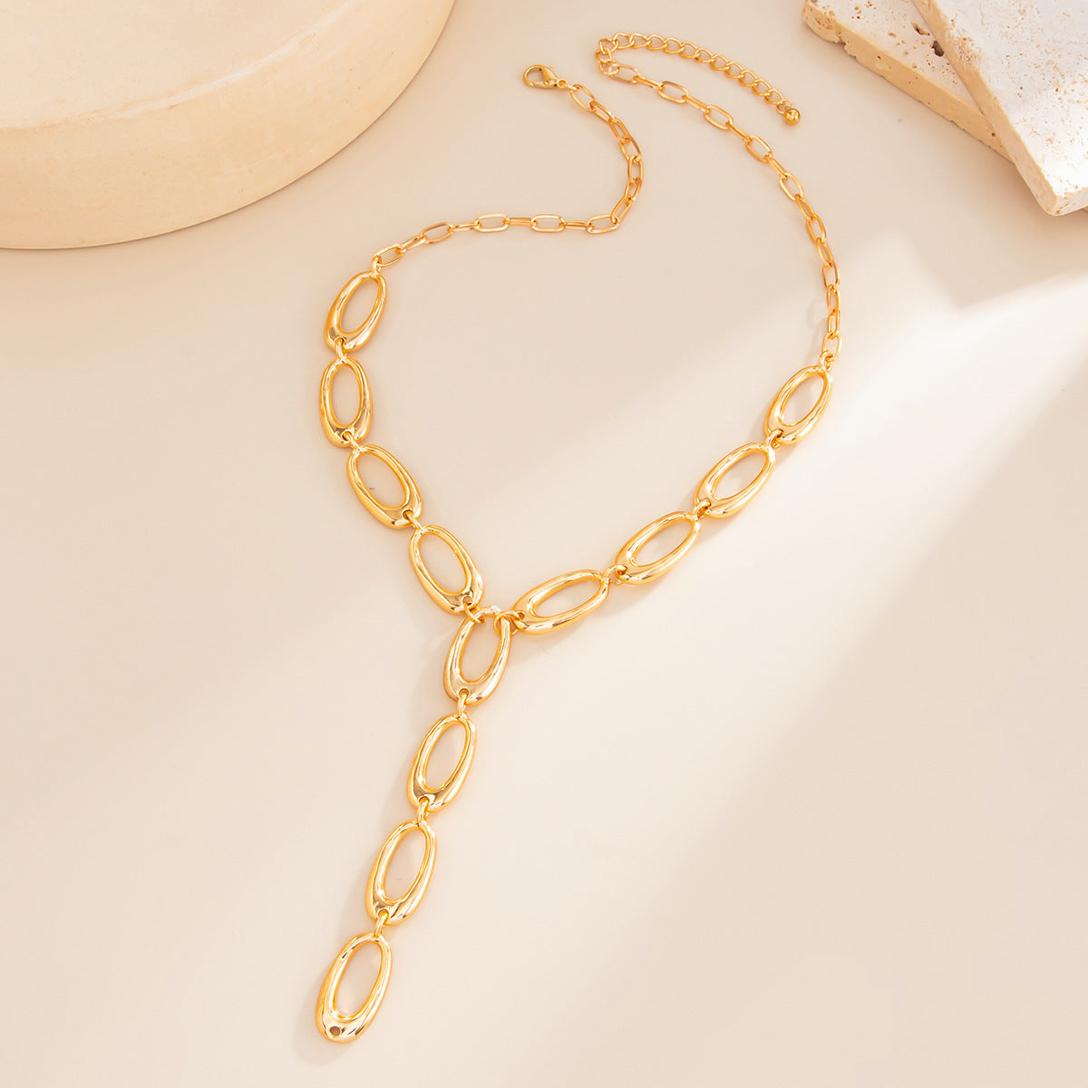Oval Gold Y-Necklace Lariat Necklace For Women In Zinc Alloy Chain With Electroplated Finish And Alloy Pendant