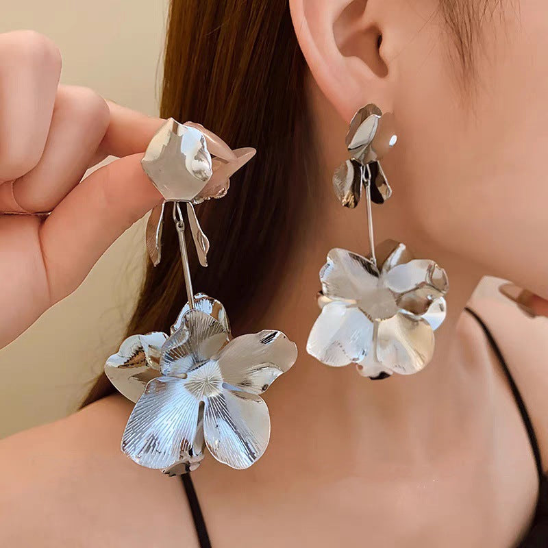 Exaggerated Flowers Earrings For Women Featuring Gold Alloy Tassel Design