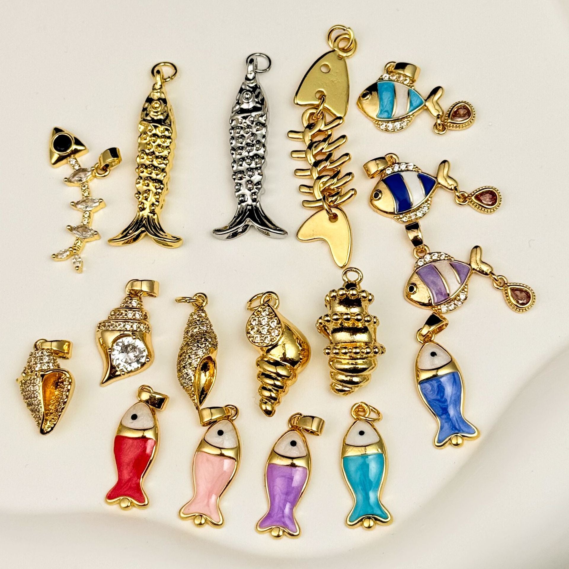 Ocean Copper Pendant With Rhinestones And Enamel Craftsmanship, Elegant Jewelry For Women In Gold