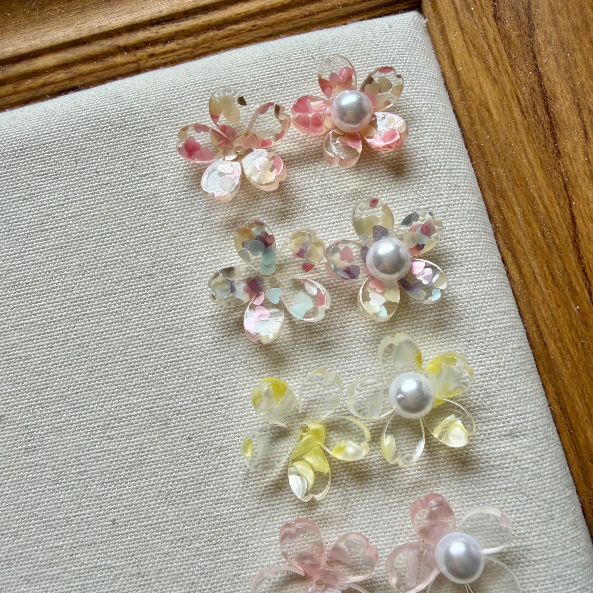 Electroplated Resin Flowers With Sequins In Chinoiserie Style Jewelry Accessories, Available In Colour