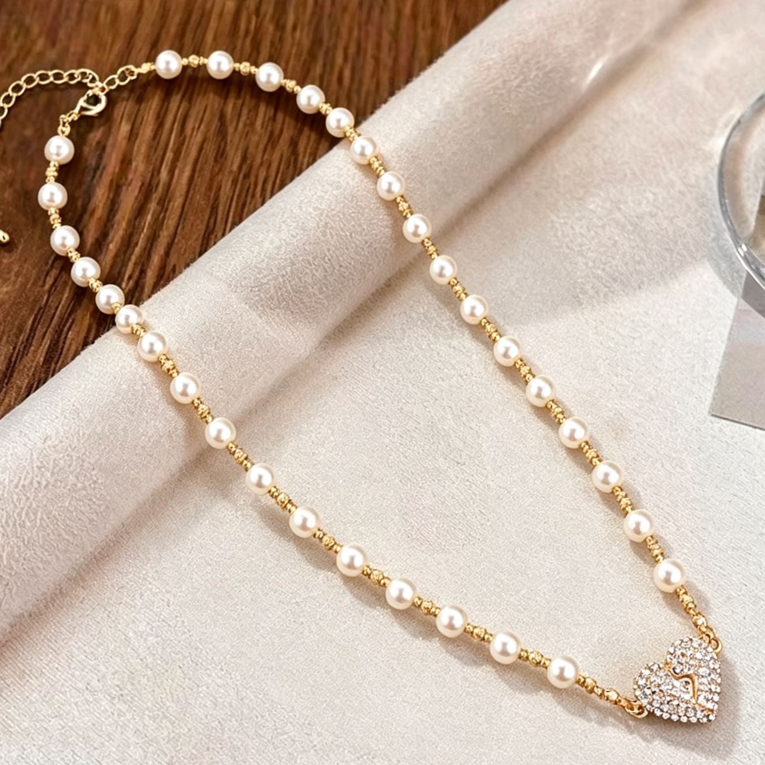 Handmade Vintage Style Heart Shape Necklace For Women With White Imitation Pearl And Rhinestone Inlay On Handmade Chain