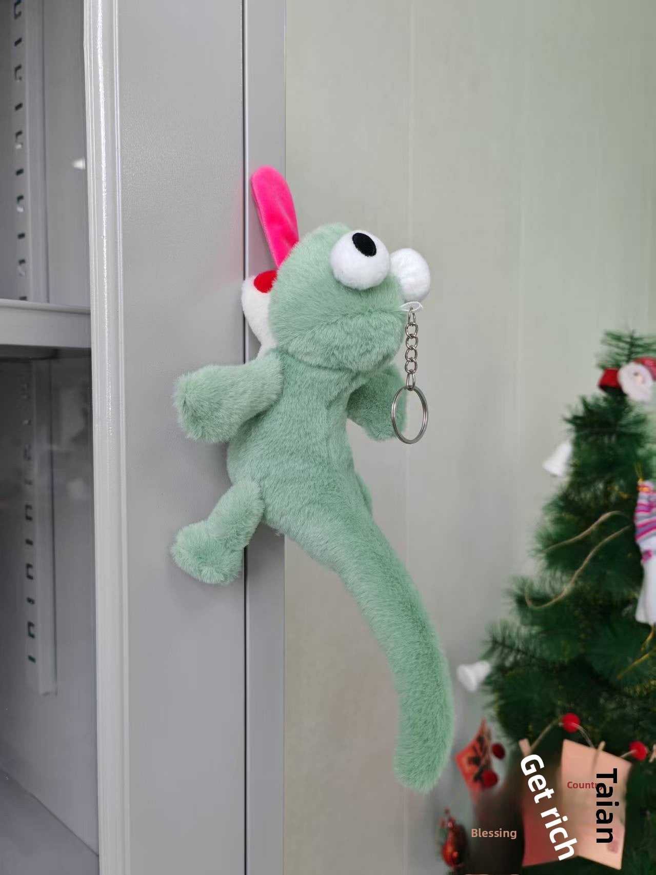 Funny Animal Magnetic Lizard Stuffed Plush Toy Keychain Made Of Soft Synthetic Fibre, Perfect For Kids And Collectors