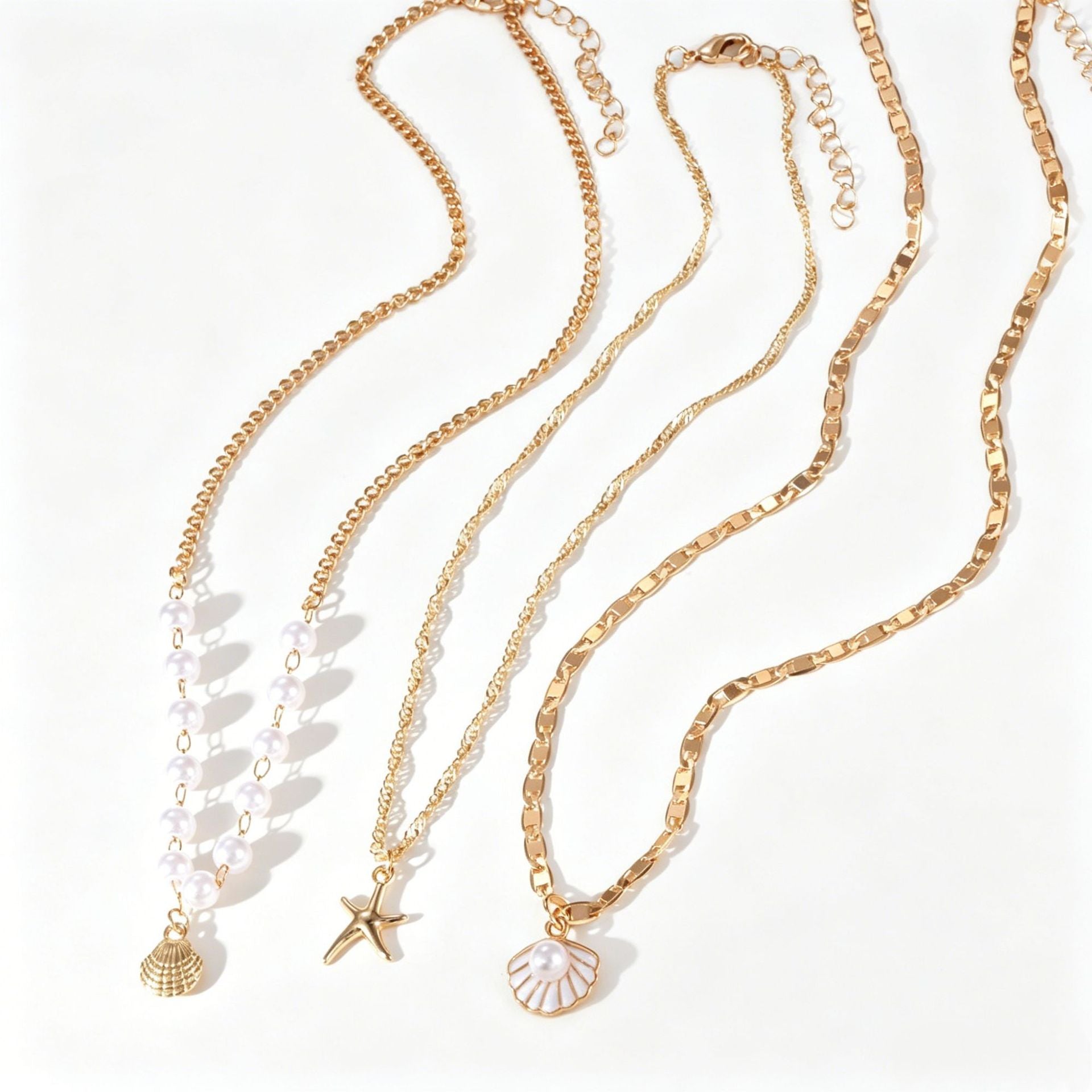 Gold Scallop Layered Necklace In Marine Style With Alloy Chain, Featuring Imitation Pearl, Designed For Women