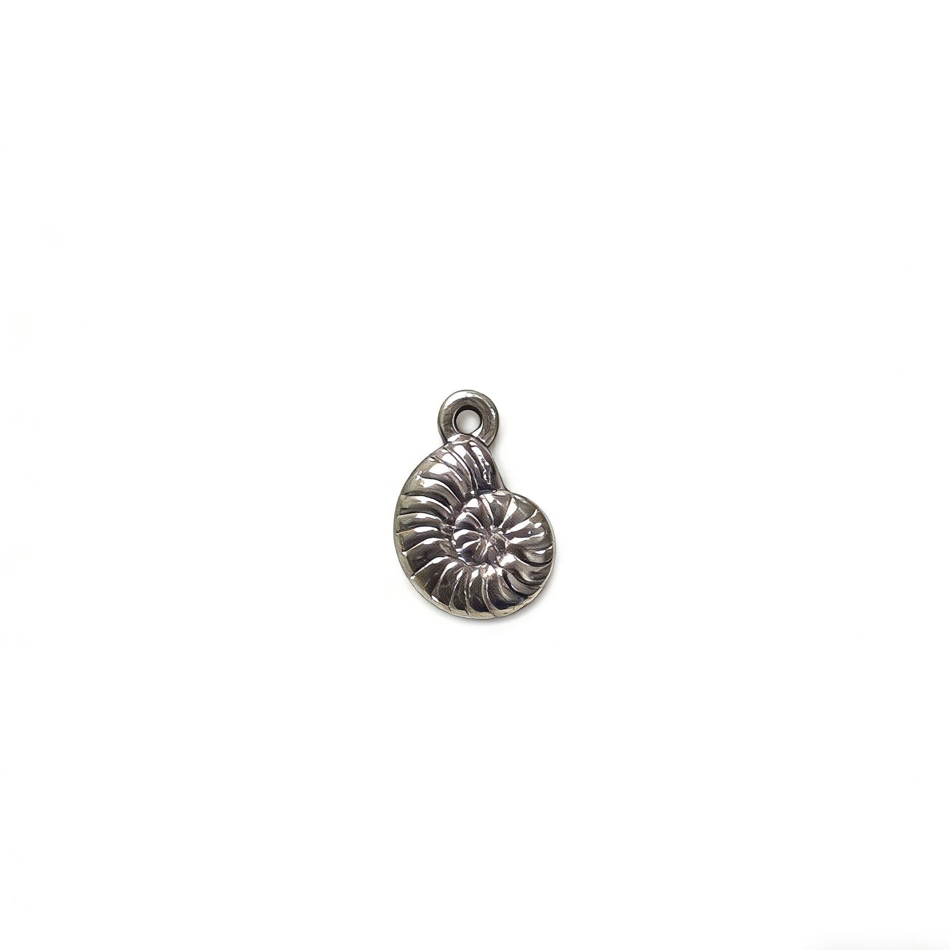 Ocean Pattern Pendant In Steel Color, Made Of Titanium Steel, Featuring A Cute Style, Perfect For Spring