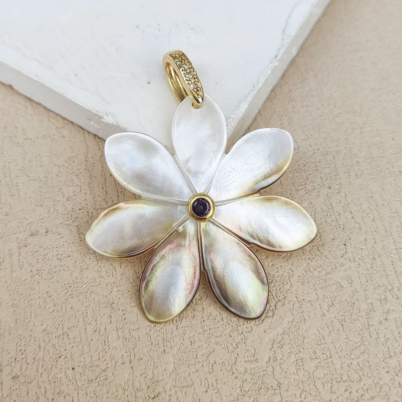 Daisy Shell Pendant For Women Featuring Carving Craft, Ideal For Spring & Summer