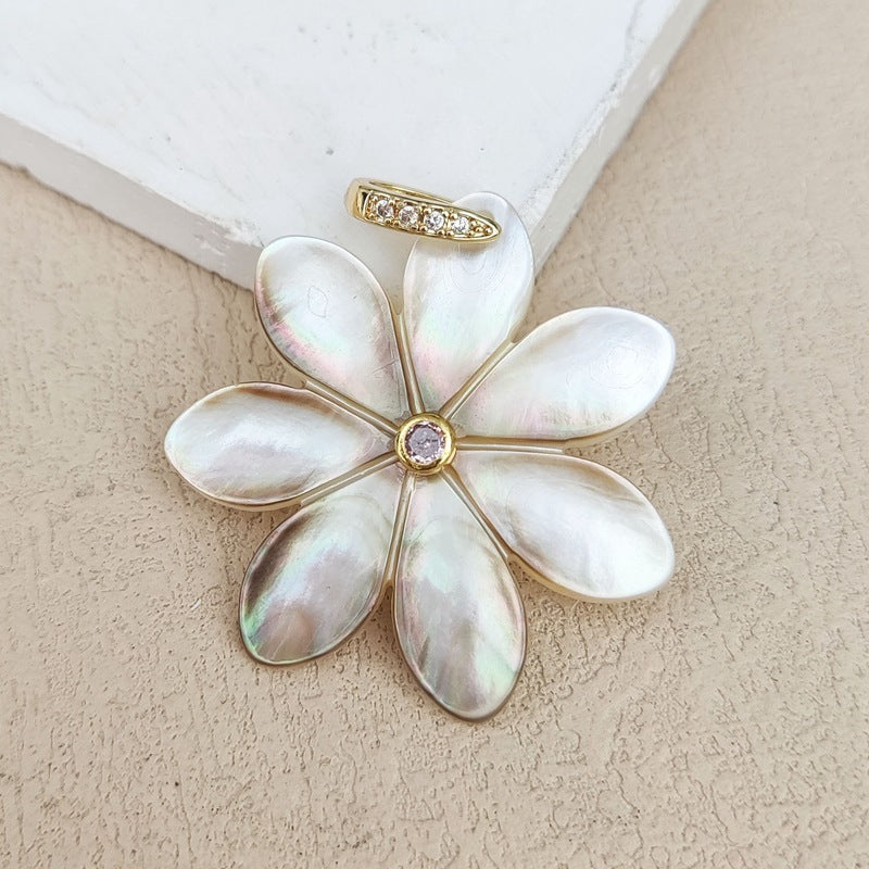 Daisy Shell Pendant For Women Featuring Carving Craft, Ideal For Spring & Summer