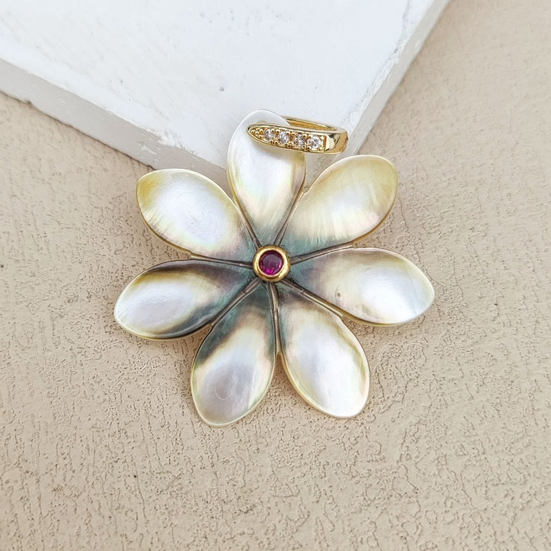 Daisy Shell Pendant For Women Featuring Carving Craft, Ideal For Spring & Summer