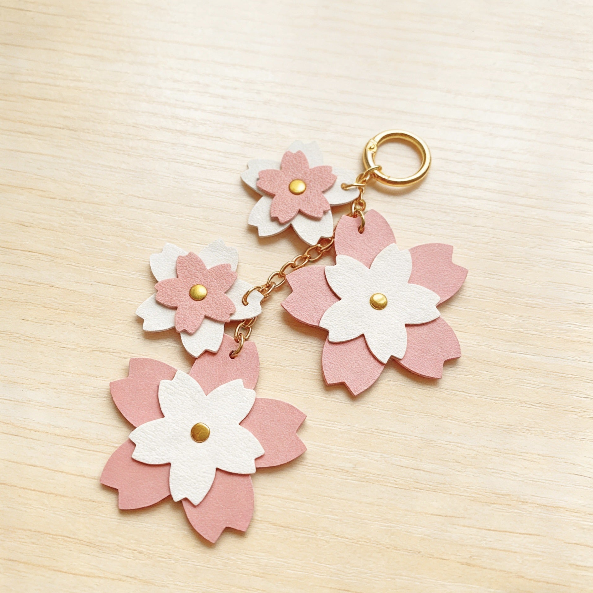 Sweet Multicolor Flowers Key Chain With PU Leather Material Featuring Printing Craft, Ideal For  Spring And Summer