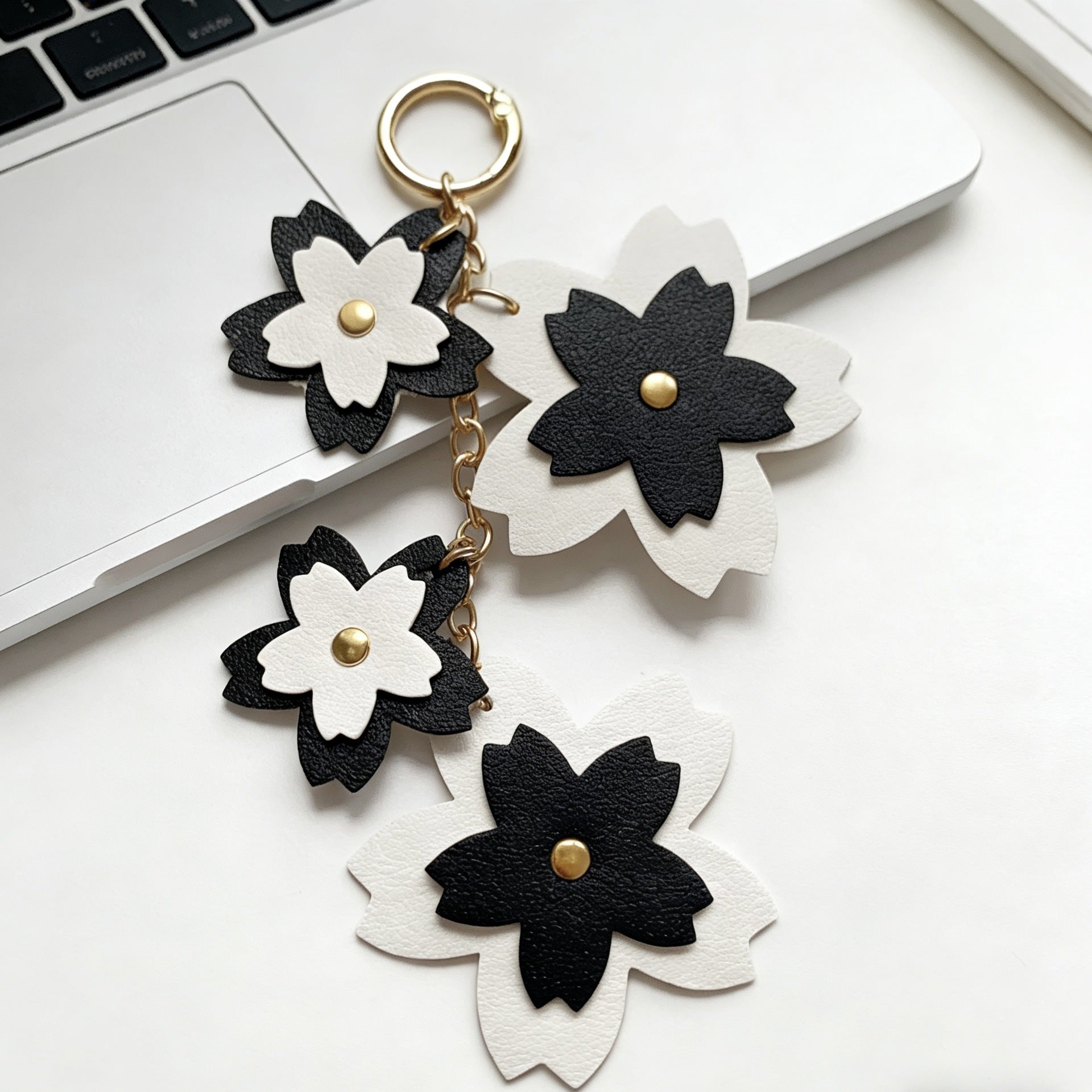 Sweet Multicolor Flowers Key Chain With PU Leather Material Featuring Printing Craft, Ideal For  Spring And Summer