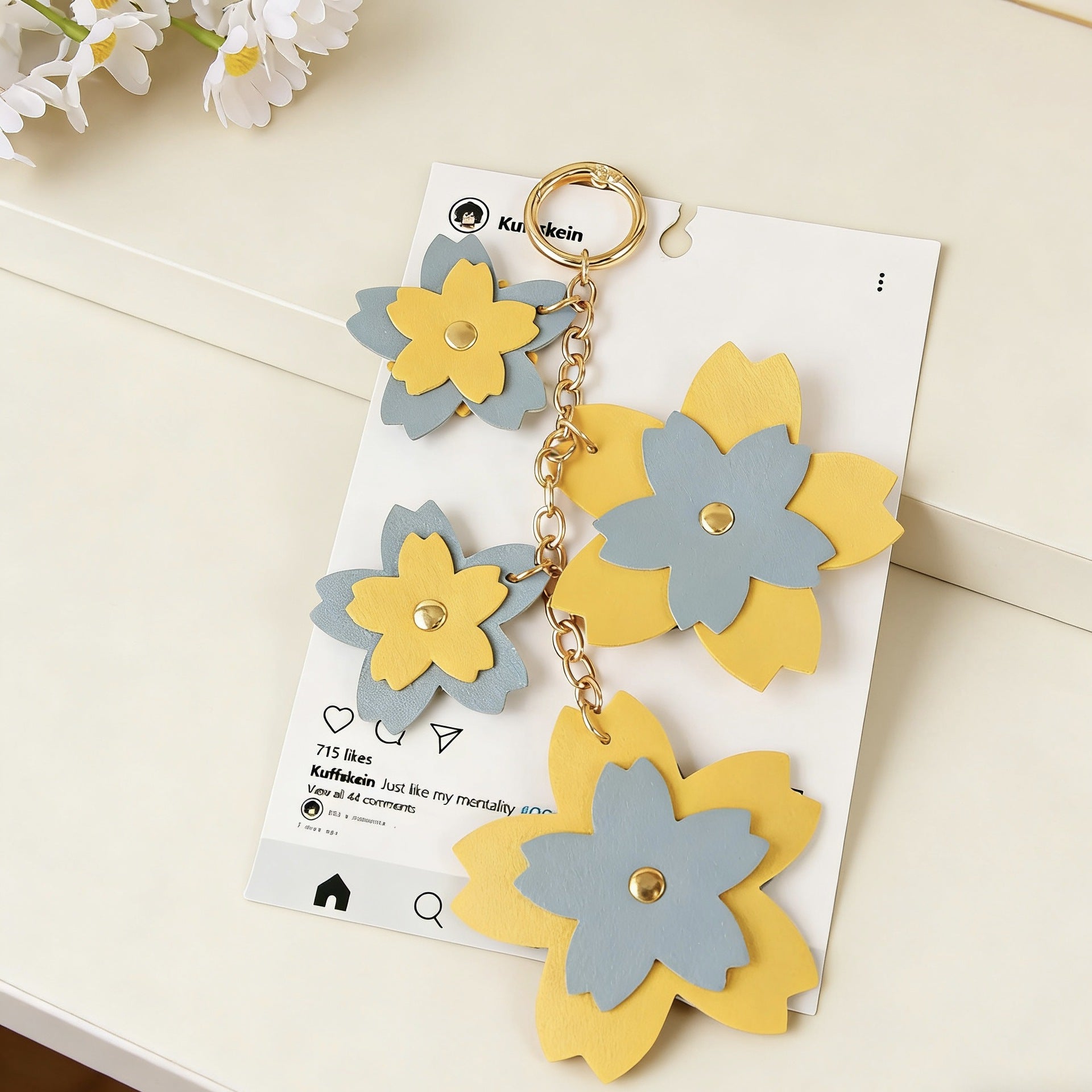 Sweet Multicolor Flowers Key Chain With PU Leather Material Featuring Printing Craft, Ideal For  Spring And Summer