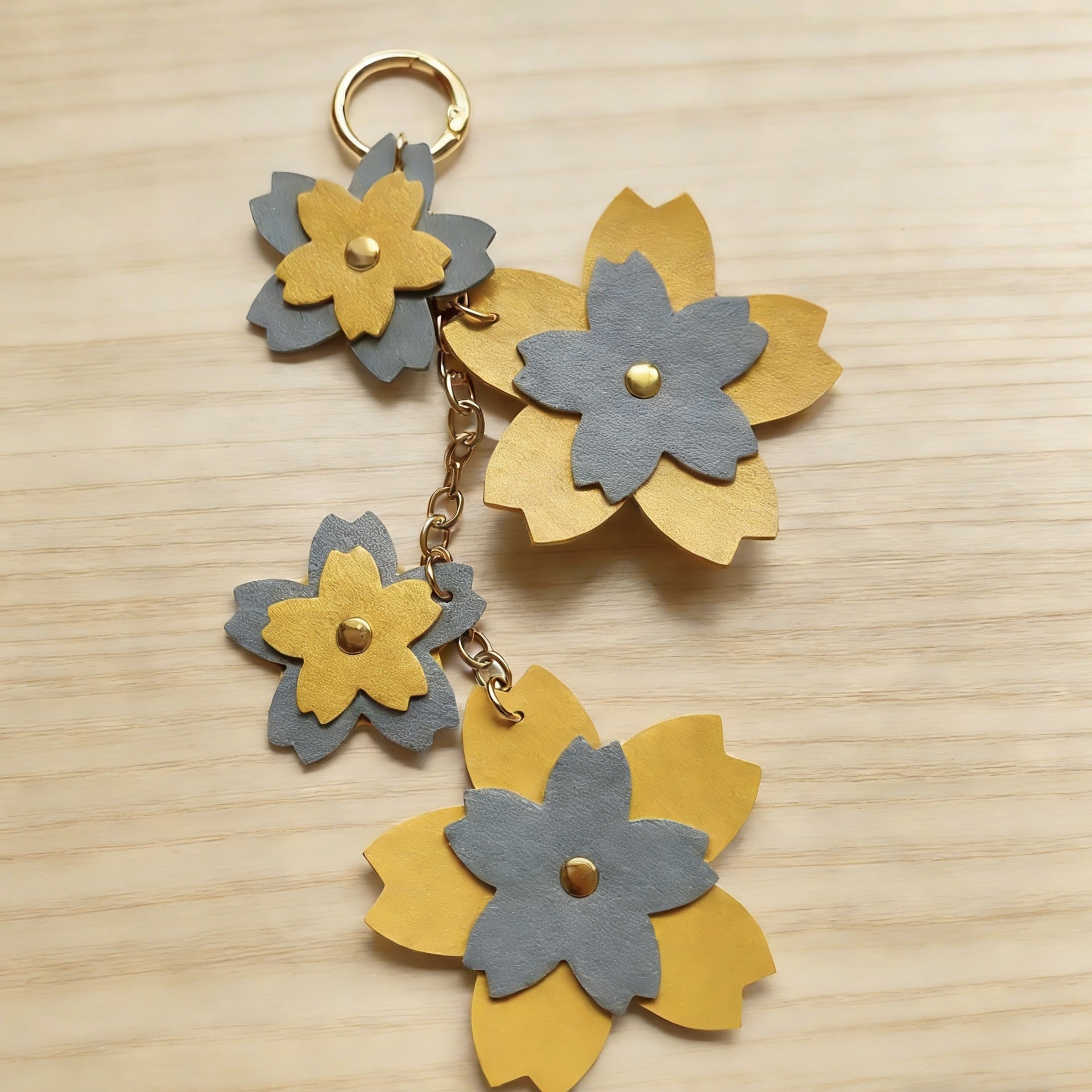Sweet Multicolor Flowers Key Chain With PU Leather Material Featuring Printing Craft, Ideal For  Spring And Summer
