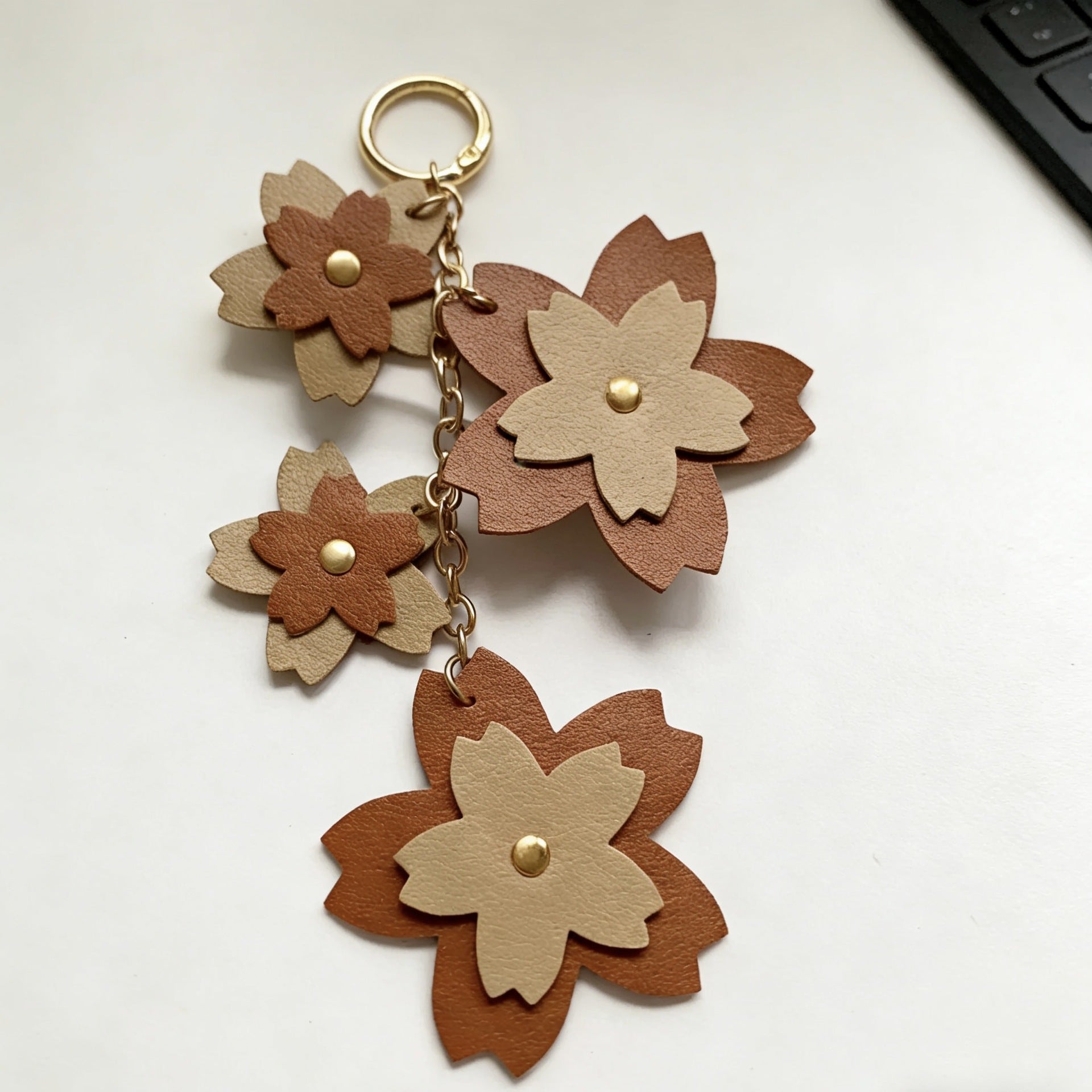 Sweet Multicolor Flowers Key Chain With PU Leather Material Featuring Printing Craft, Ideal For  Spring And Summer