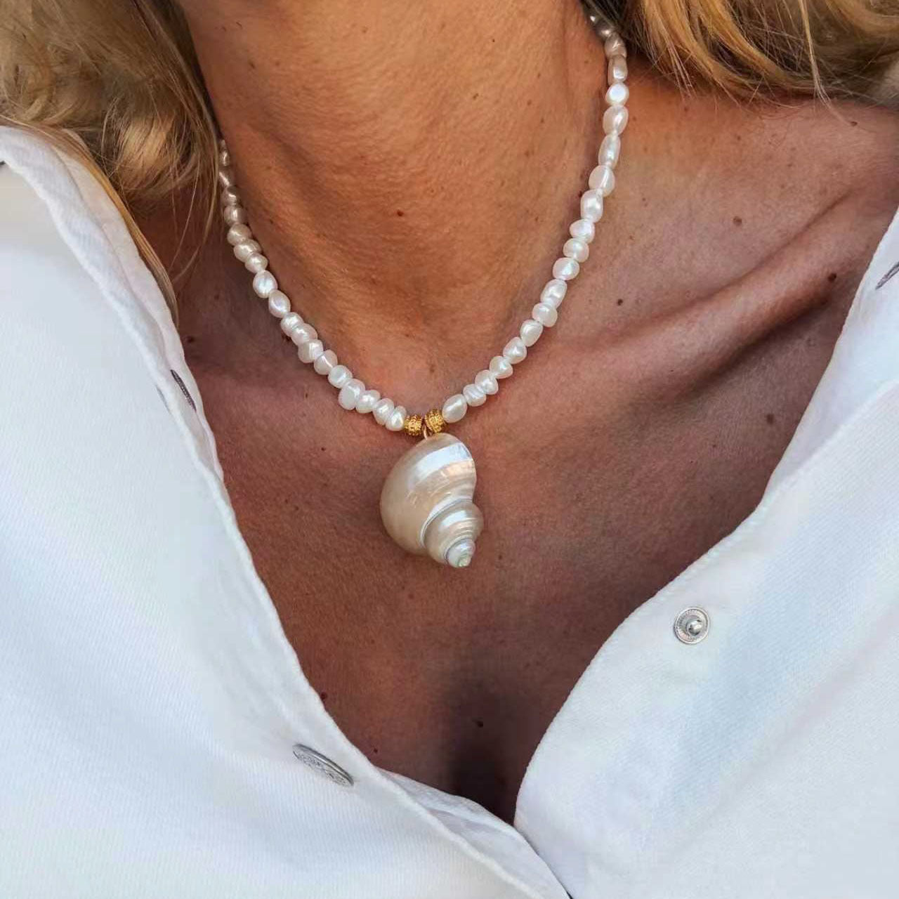 Conch Freshwater Pearl Titanium Steel Beaded Handmade Conch Pendant Necklace