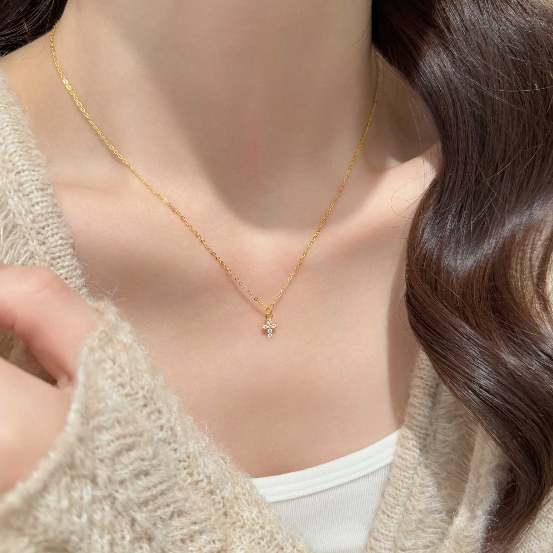 Cross Necklace For Women In 925 Sterling Silver With 18K Real Gold Plated Finish And Zircon Inlay, Featuring Cable Chain