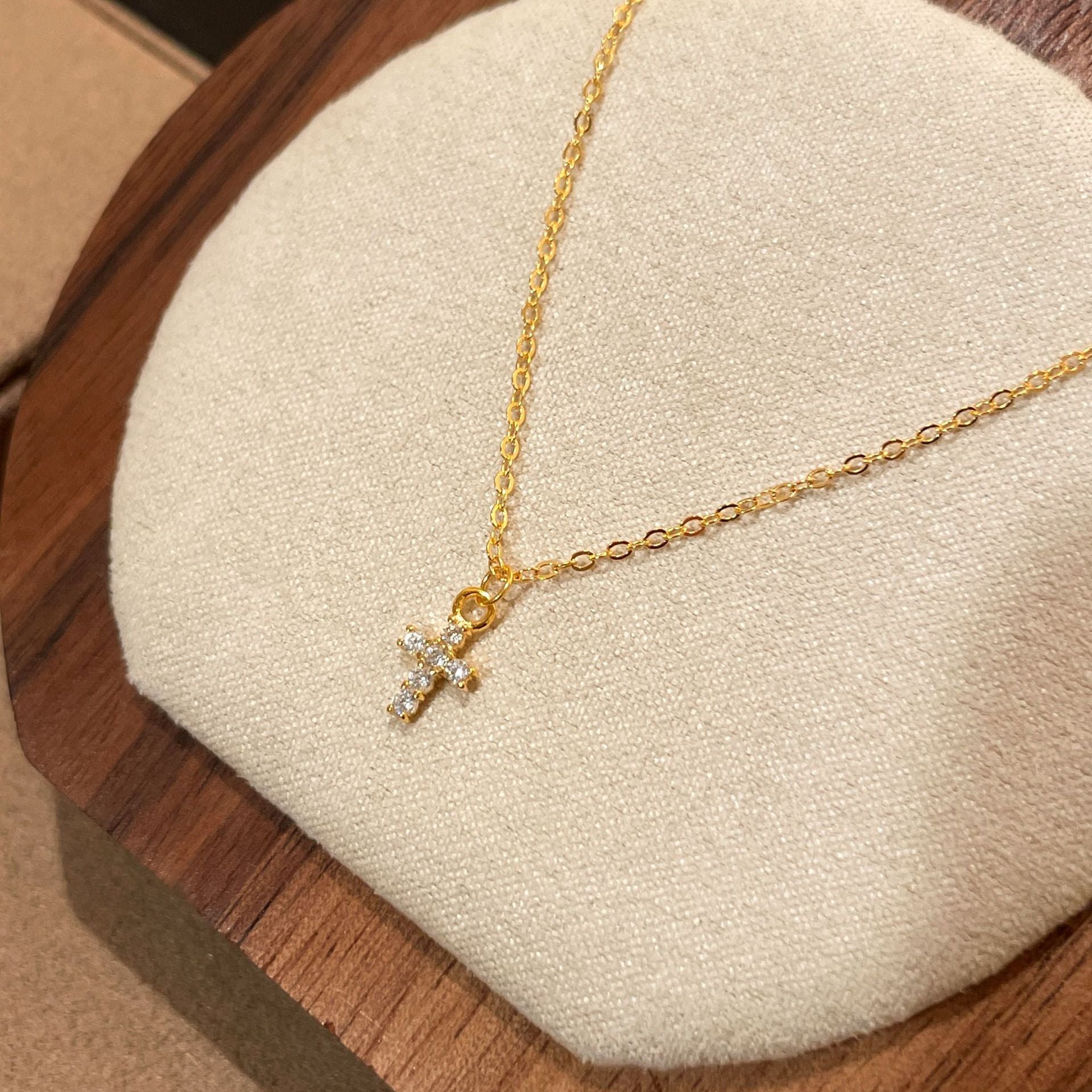 Cross Necklace For Women In 925 Sterling Silver With 18K Real Gold Plated Finish And Zircon Inlay, Featuring Cable Chain