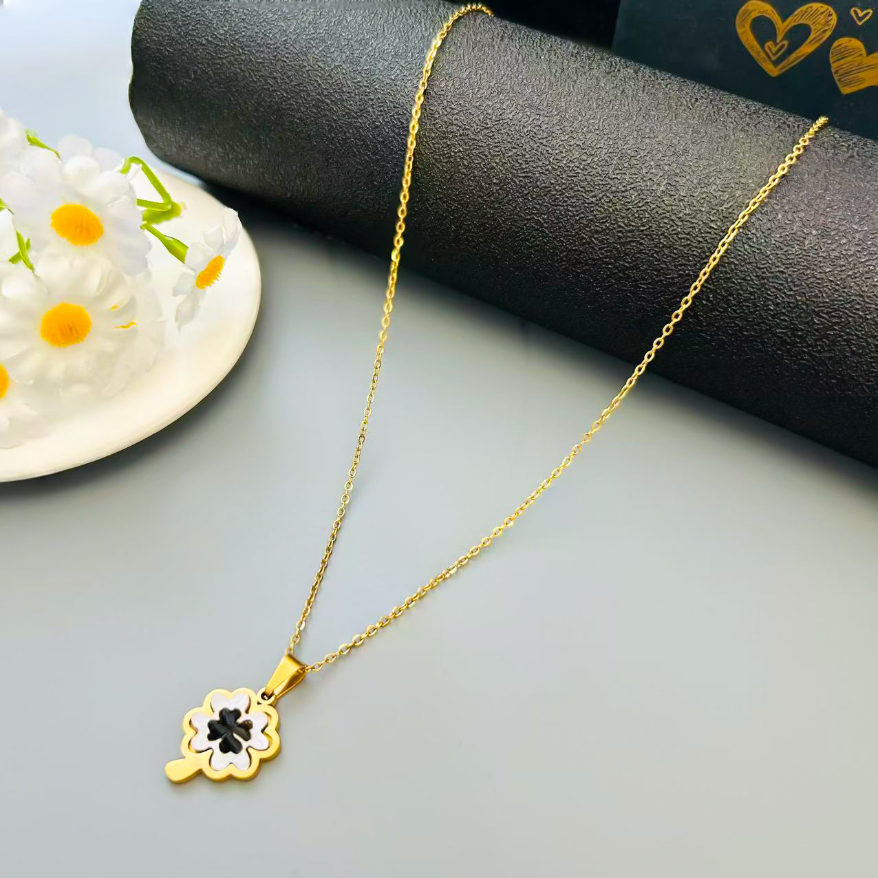 Bohemian Flowers Necklace For Women With Waterproof Non Tarnish 201 Stainless Steel And Mother-of-pearl Shell Inlay On Cable Chain