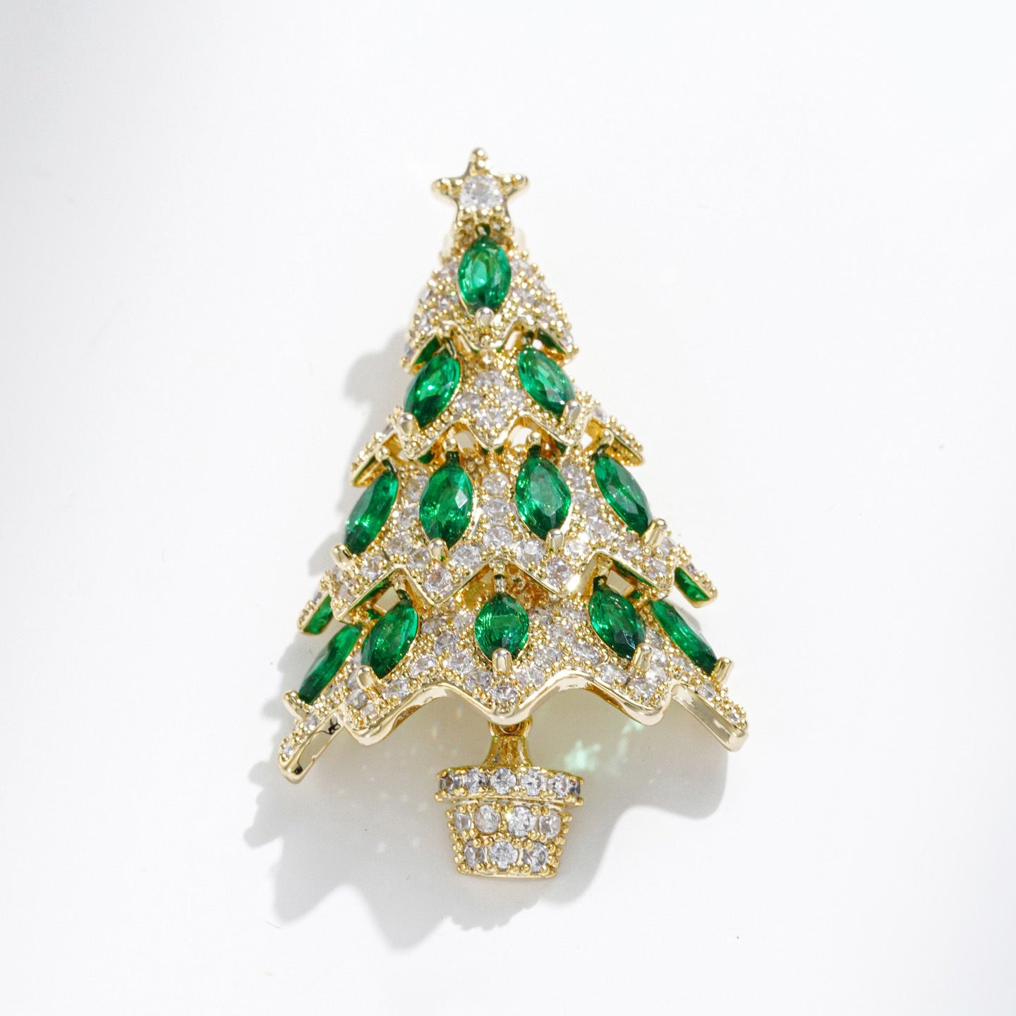 Christmas Tree Pin In Copper With Zircon Inlay, Featuring Electroplated Craftsmanship For Festive Style