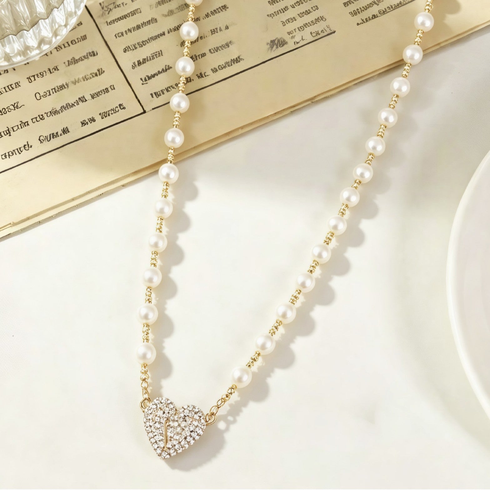 Handmade Vintage Style Heart Shape Necklace For Women With White Imitation Pearl And Rhinestone Inlay On Handmade Chain