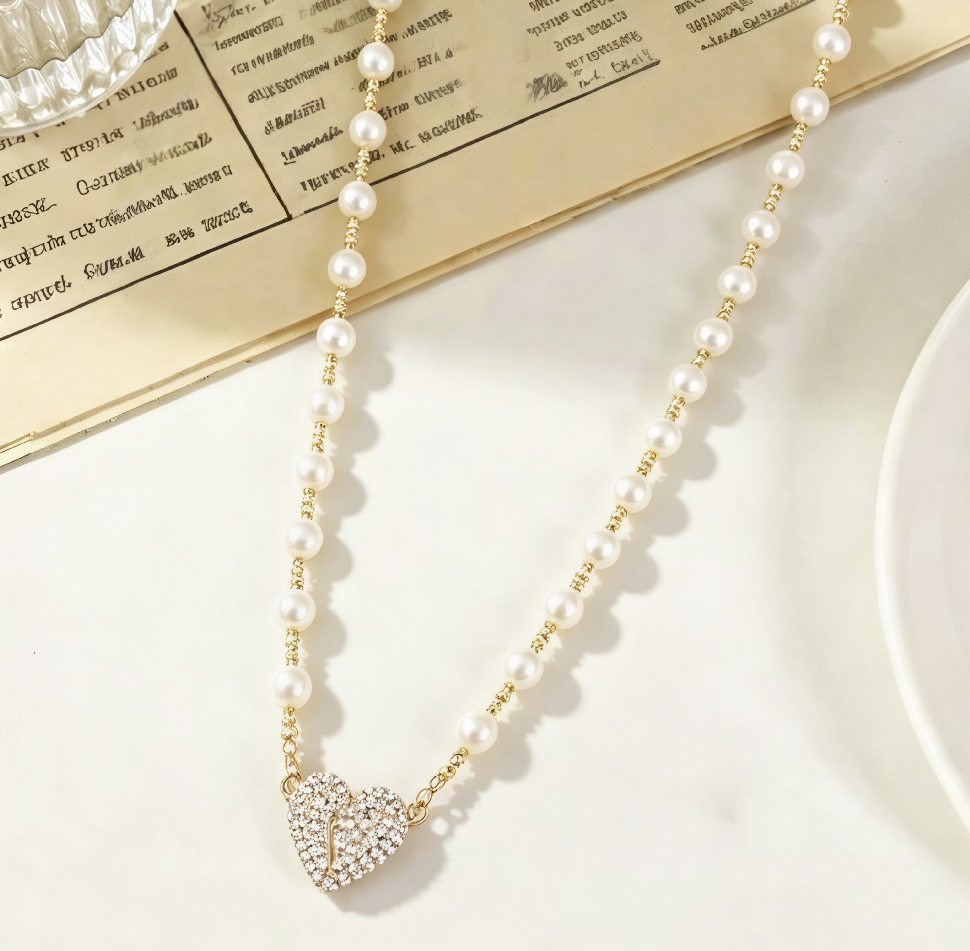 Handmade Vintage Style Heart Shape Necklace For Women With White Imitation Pearl And Rhinestone Inlay On Handmade Chain
