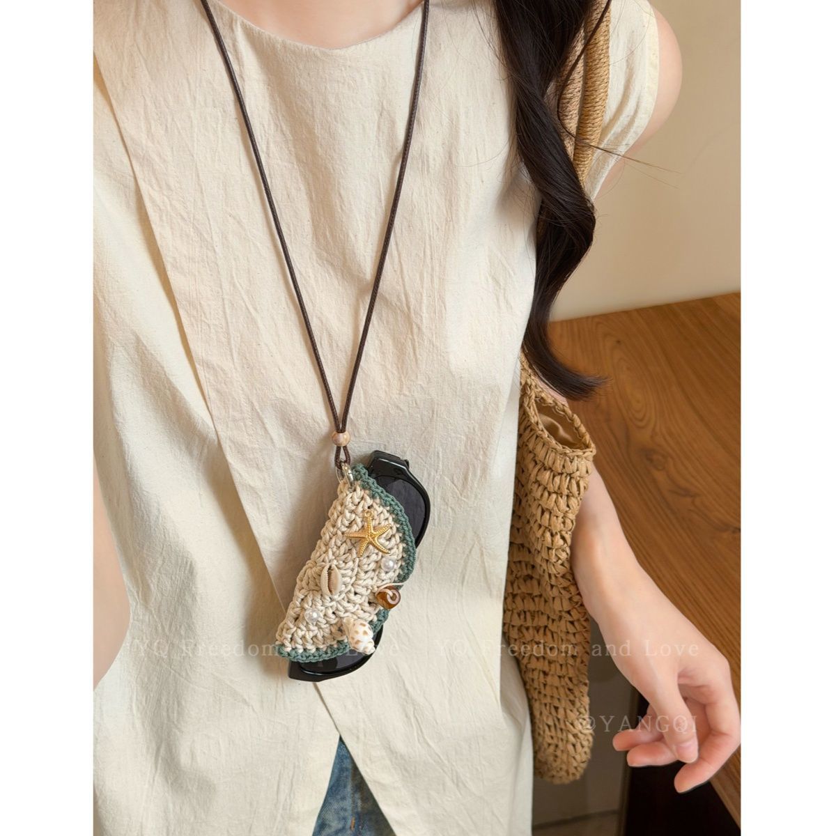 Braid Pattern Shell Necklace For Women With Woven Chain, Acrylic Material And Alloy Pendant