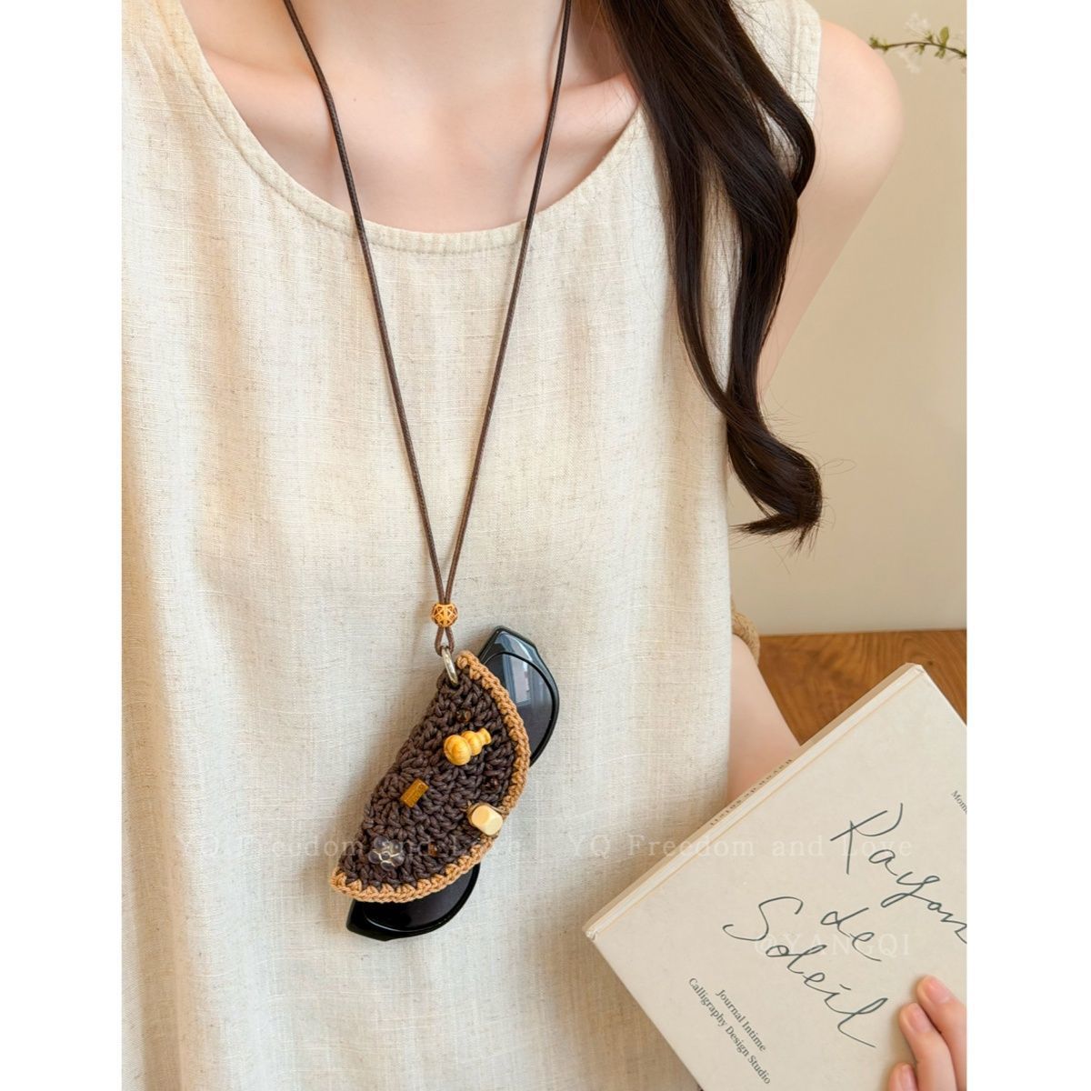 Braid Pattern Shell Necklace For Women With Woven Chain, Acrylic Material And Alloy Pendant