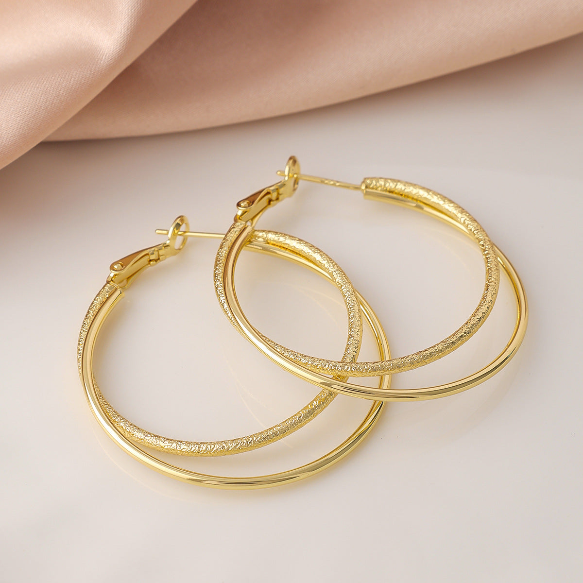 Gold Circle Earrings For Women With Copper Ear Pins Featuring Exaggerated Style