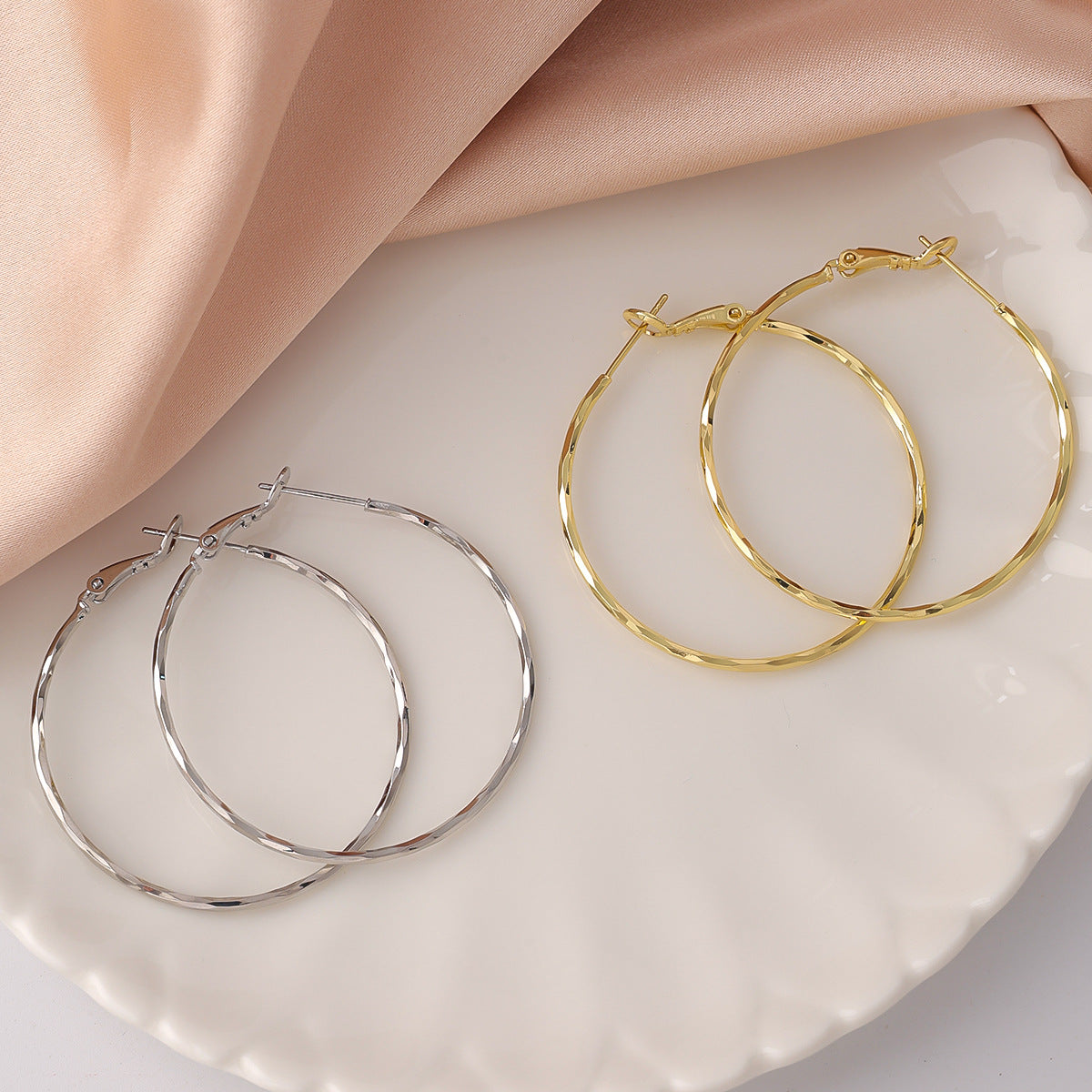 Gold Circle Earrings For Women With Copper Ear Pins Featuring Exaggerated Style