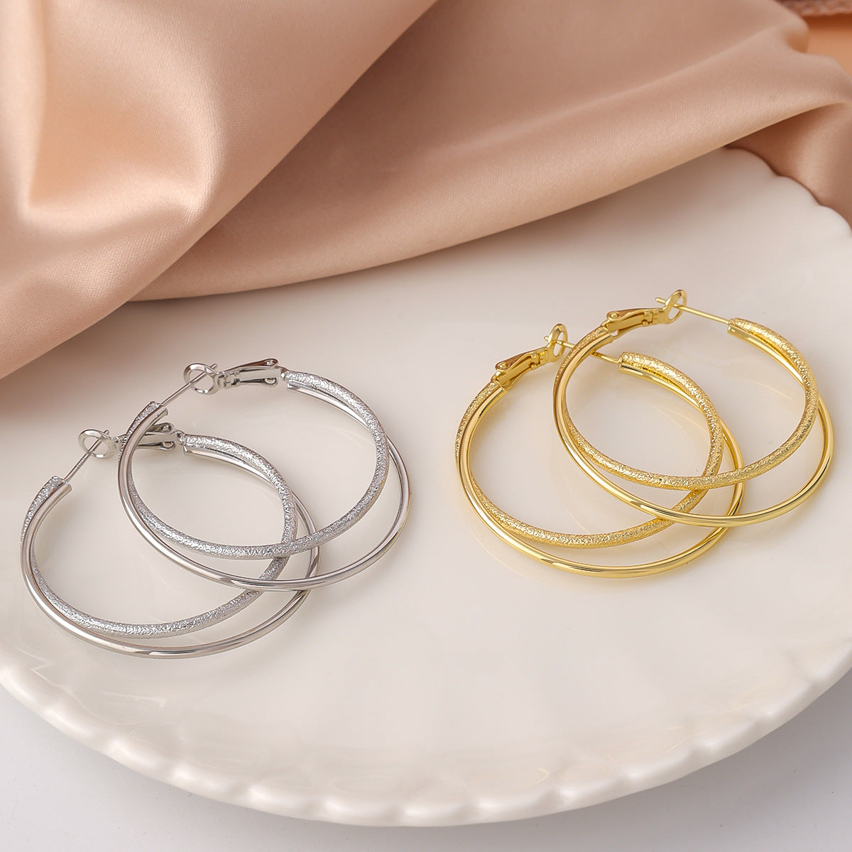 Gold Circle Earrings For Women With Copper Ear Pins Featuring Exaggerated Style