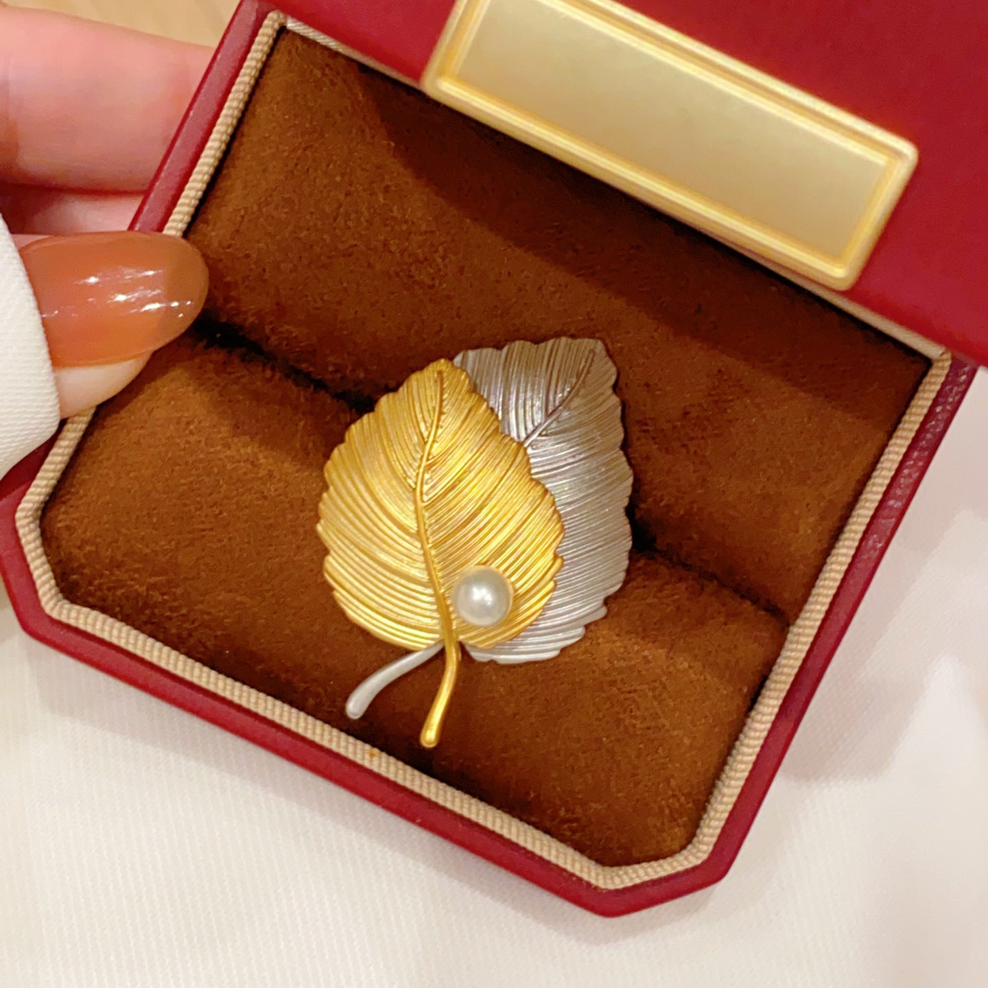 Leaves Pin In Copper With Diamond Craftwork, Available In Gold