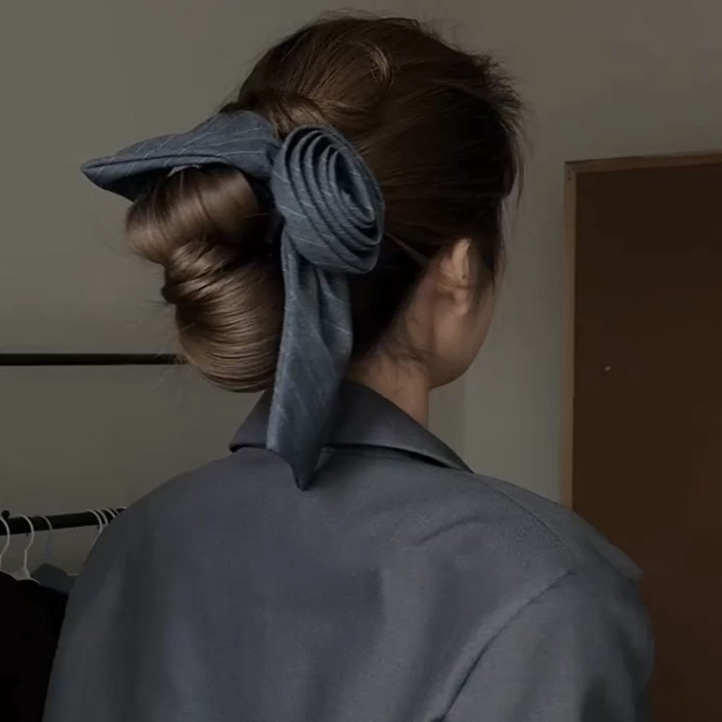 French Style Rose Hair Claw For Women In Grey Metal, Perfect Hairpin Accessory For Summer