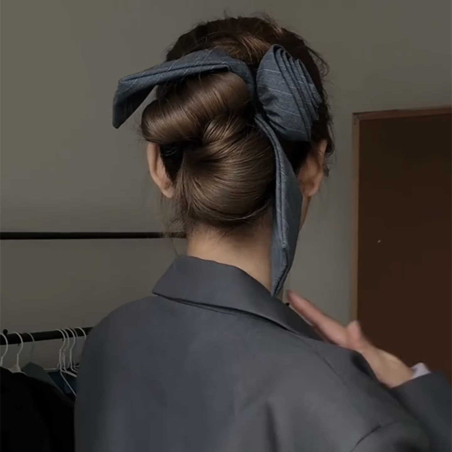 French Style Rose Hair Claw For Women In Grey Metal, Perfect Hairpin Accessory For Summer