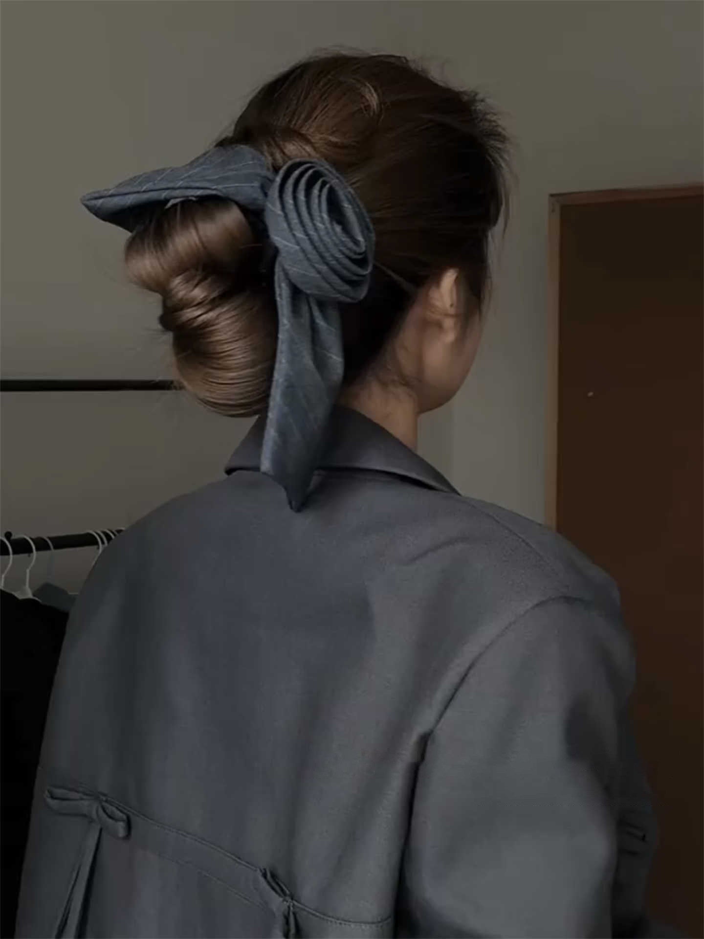 French Style Rose Hair Claw For Women In Grey Metal, Perfect Hairpin Accessory For Summer