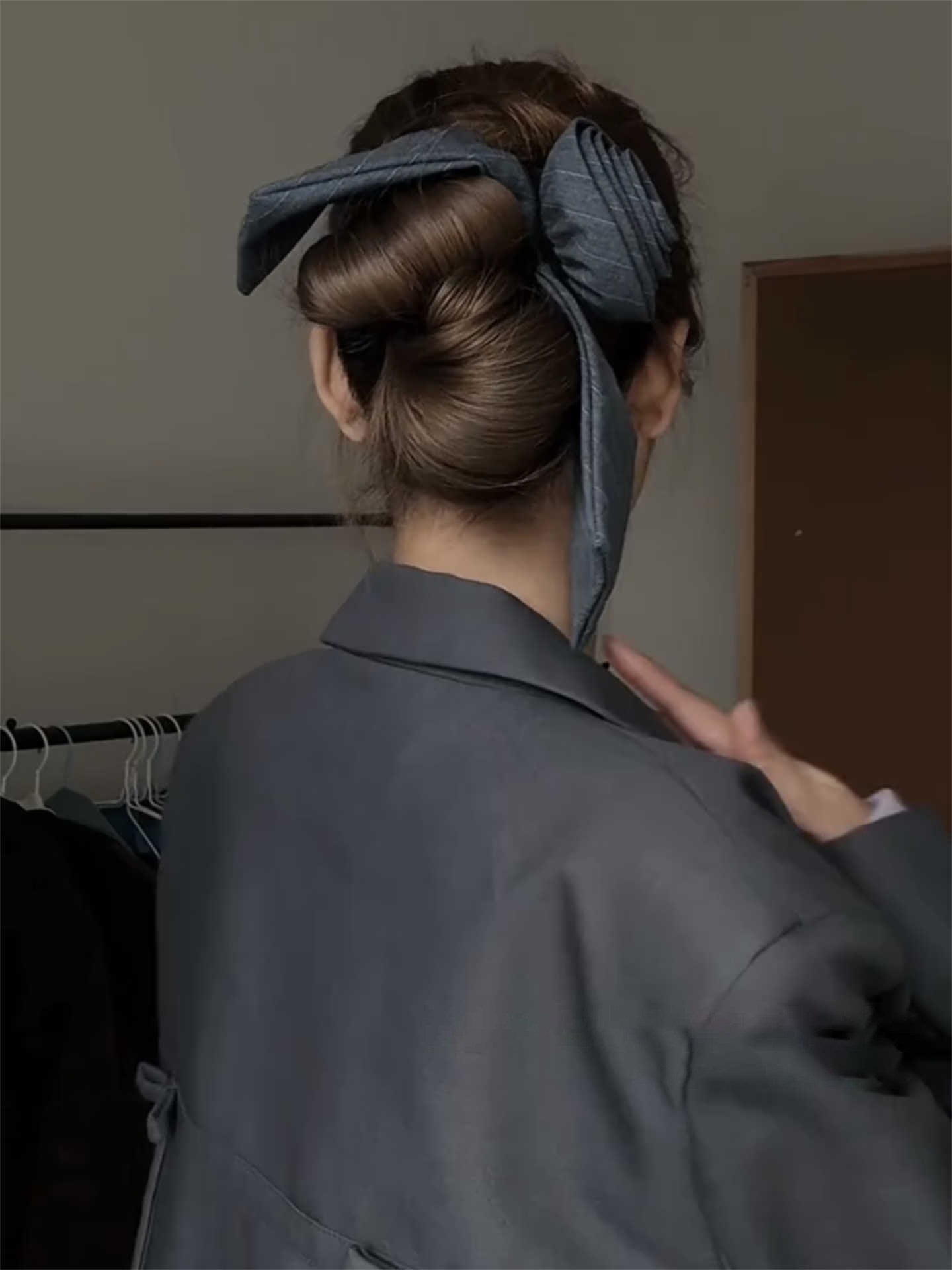 French Style Rose Hair Claw For Women In Grey Metal, Perfect Hairpin Accessory For Summer