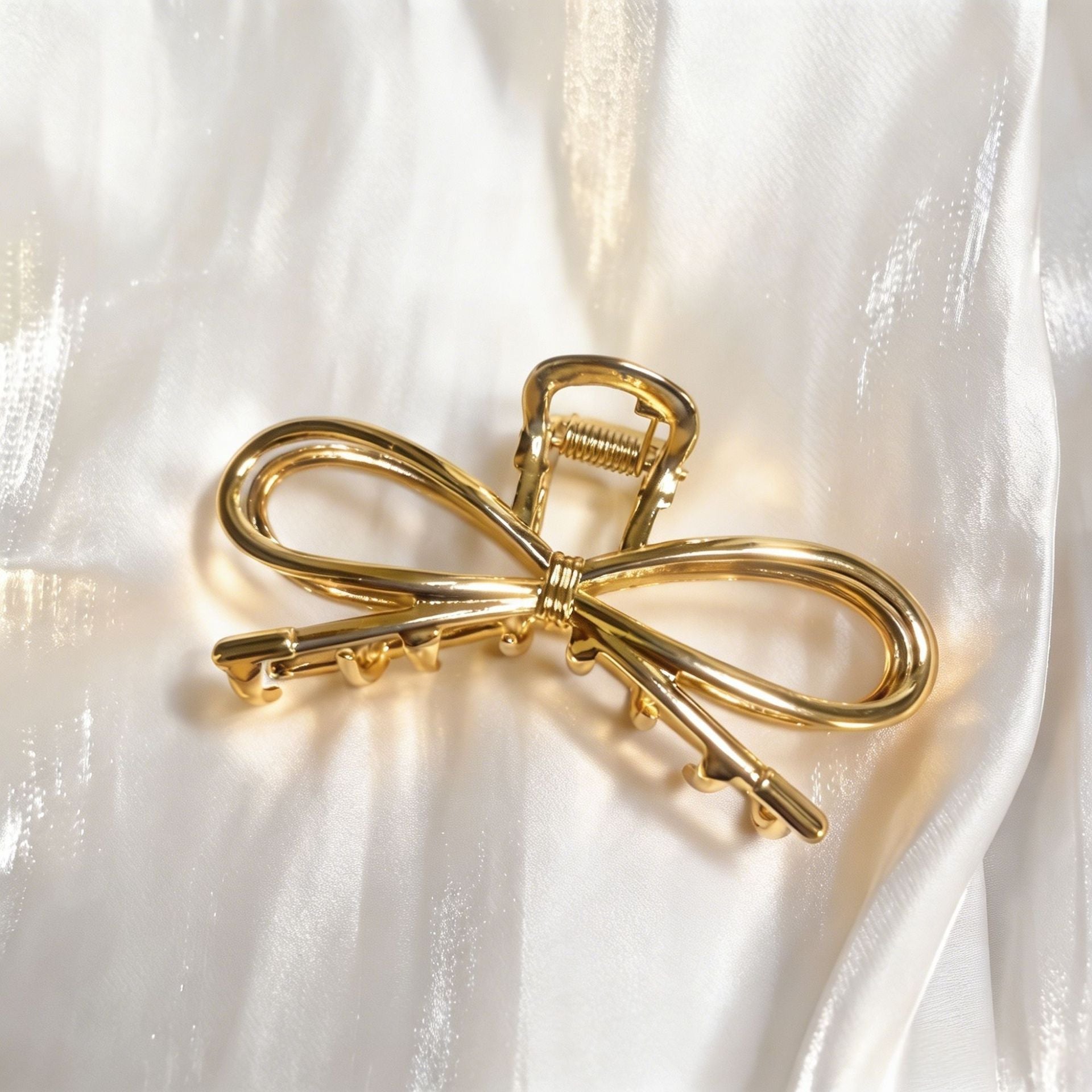 New Style Bow Tie Hair Claws For Women In Gold, Made Of Zinc Alloy, Perfect Summer Hairpin Accessory