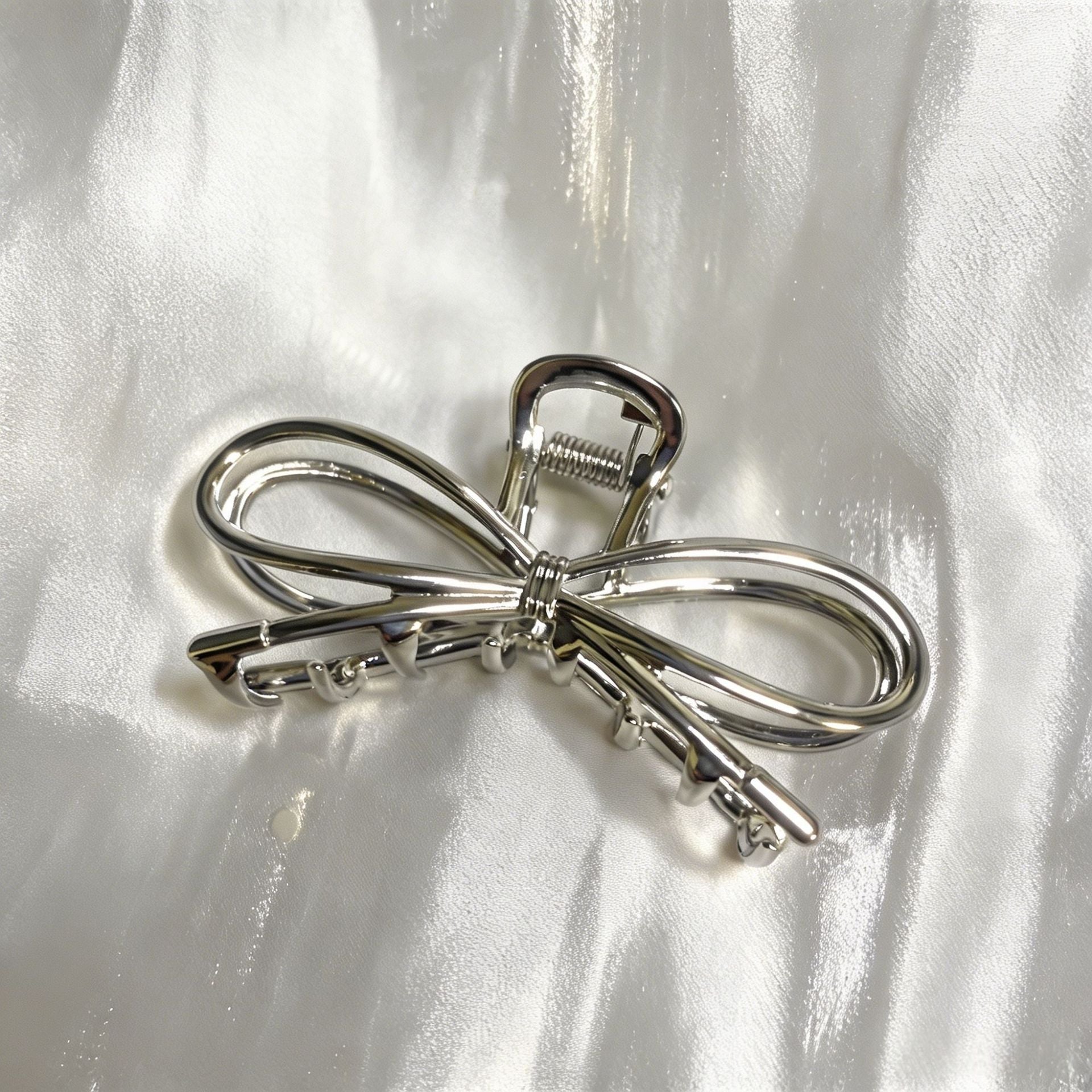 New Style Bow Tie Hair Claws For Women In Gold, Made Of Zinc Alloy, Perfect Summer Hairpin Accessory