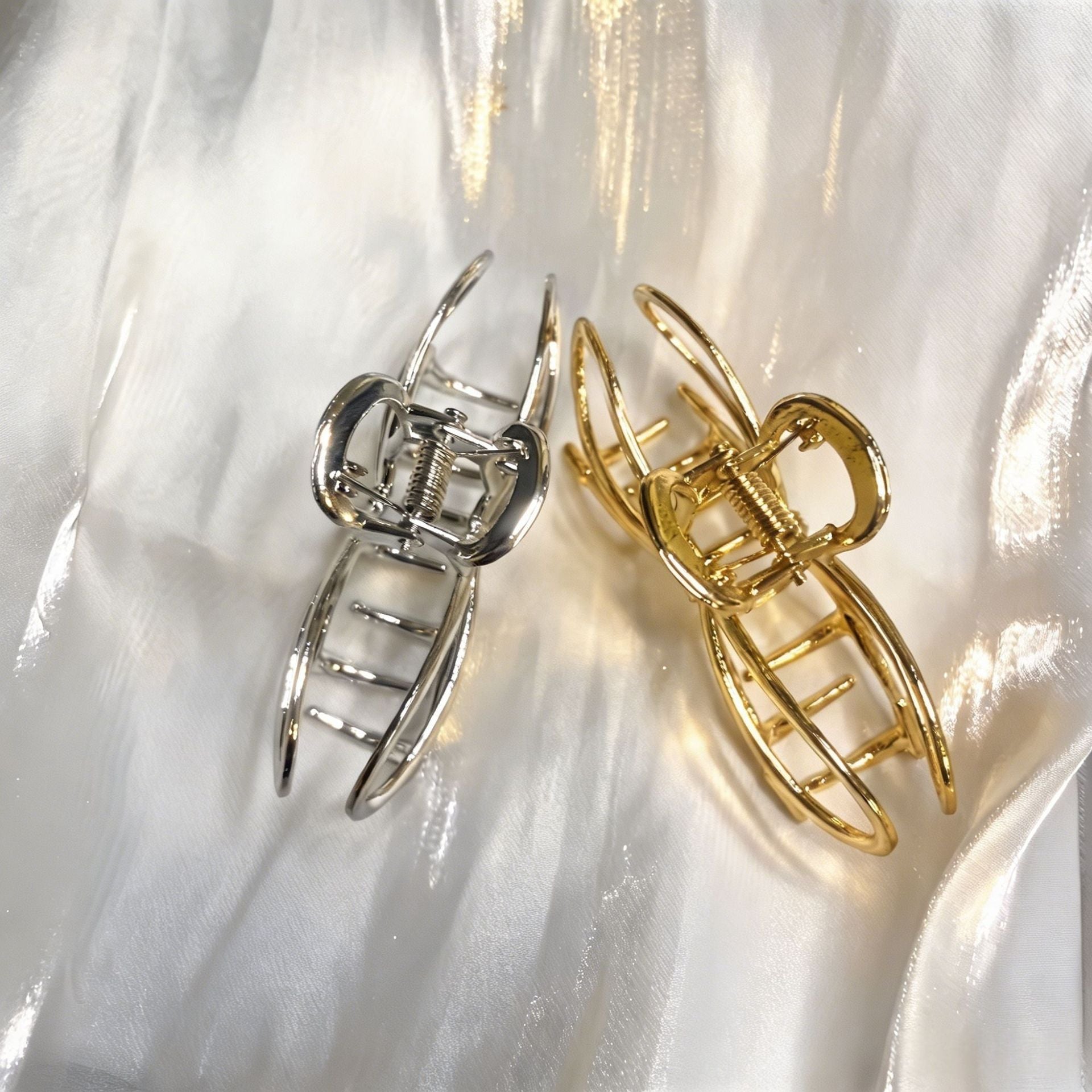 New Style Bow Tie Hair Claws For Women In Gold, Made Of Zinc Alloy, Perfect Summer Hairpin Accessory